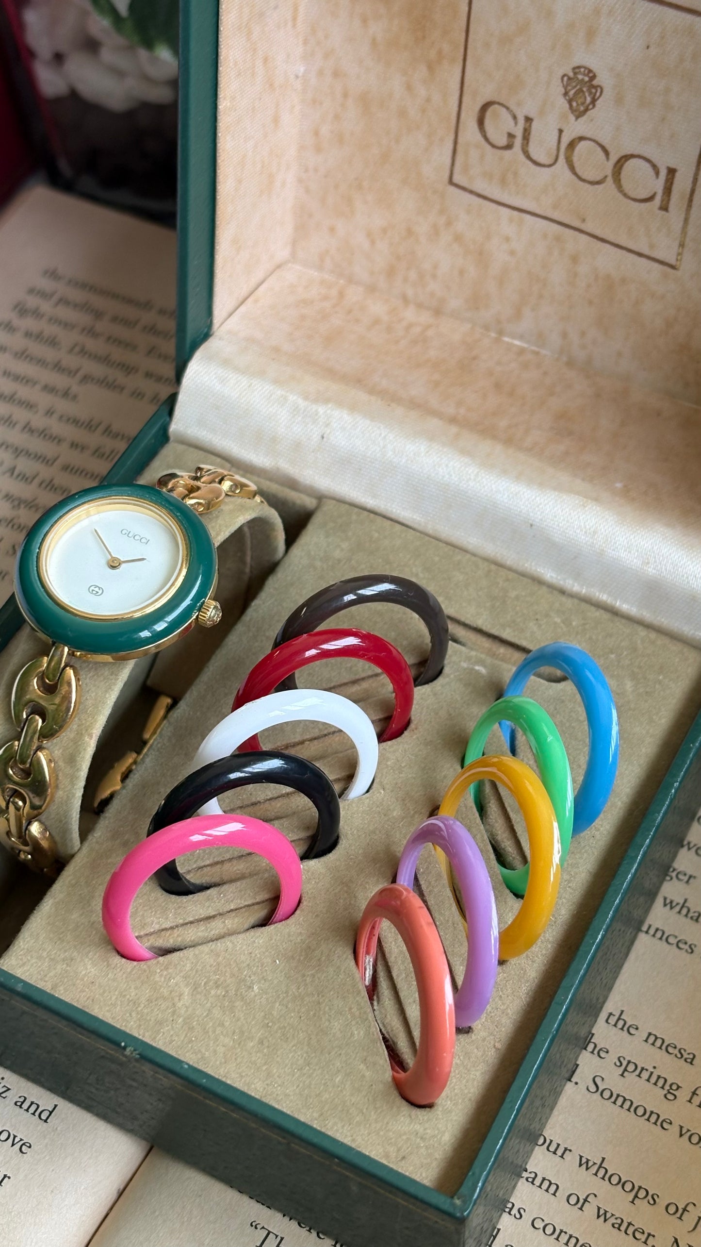 Vintage Gucci 1100L Interchangeable Bezel Set Marina Bracelet Watch in Gold Tone