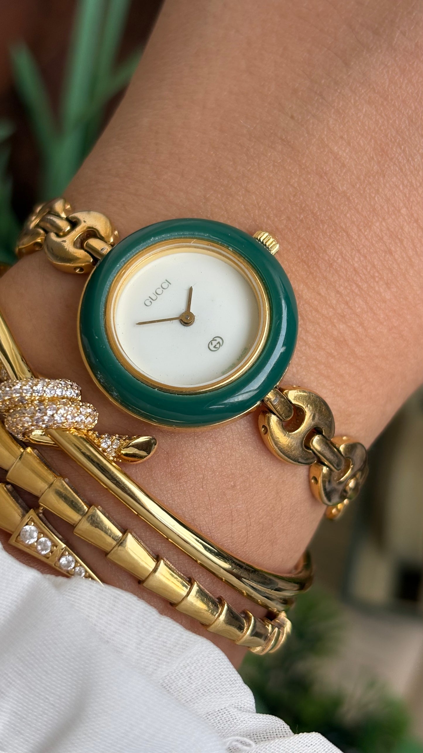 Vintage Gucci 1100L Interchangeable Bezel Set Marina Bracelet Watch in Gold Tone