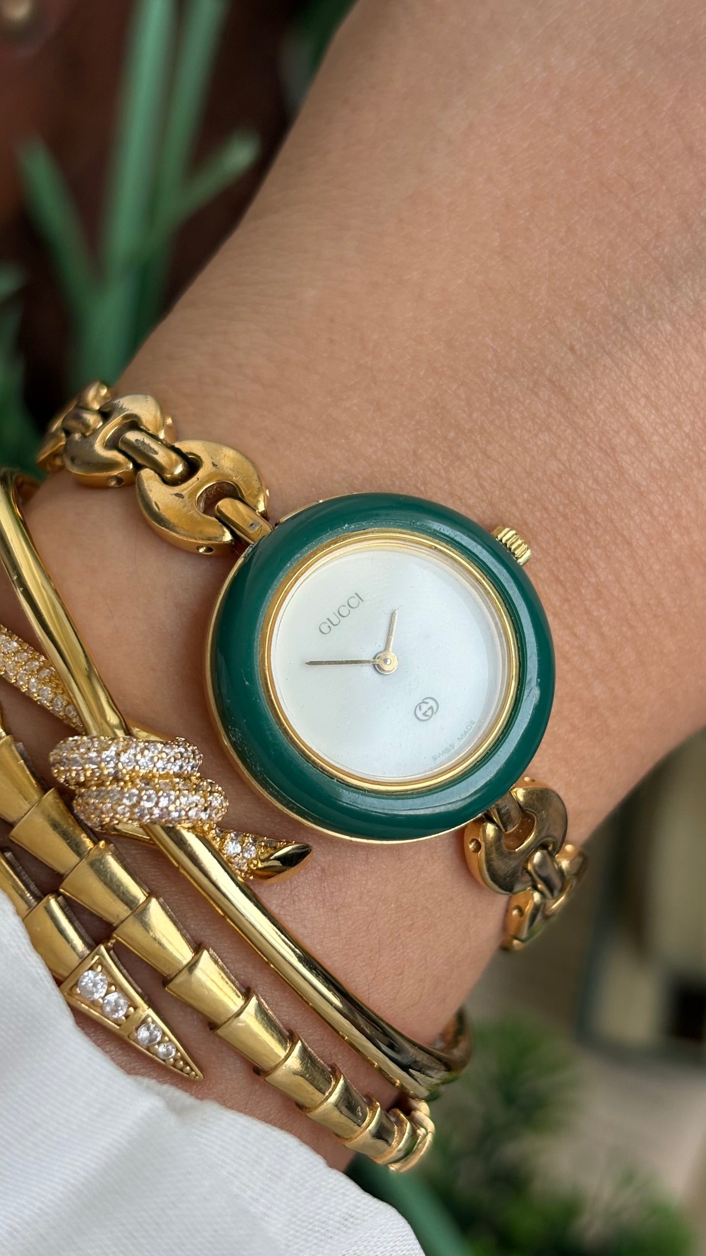 Vintage Gucci 1100L Interchangeable Bezel Set Marina Bracelet Watch in Gold Tone