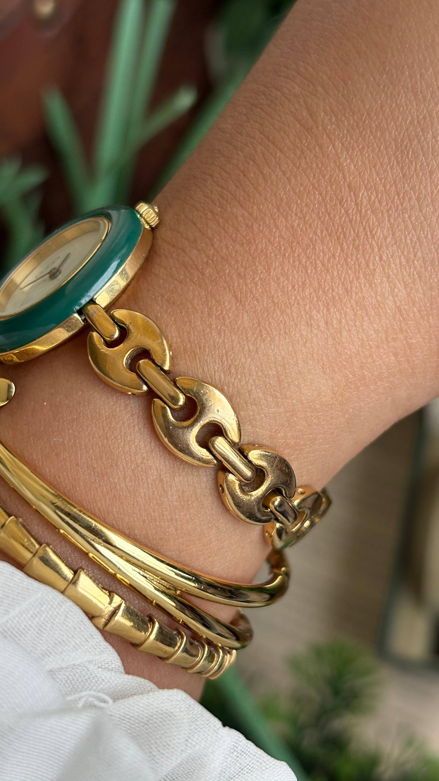 Vintage Gucci 1100L Interchangeable Bezel Set Marina Bracelet Watch in Gold Tone