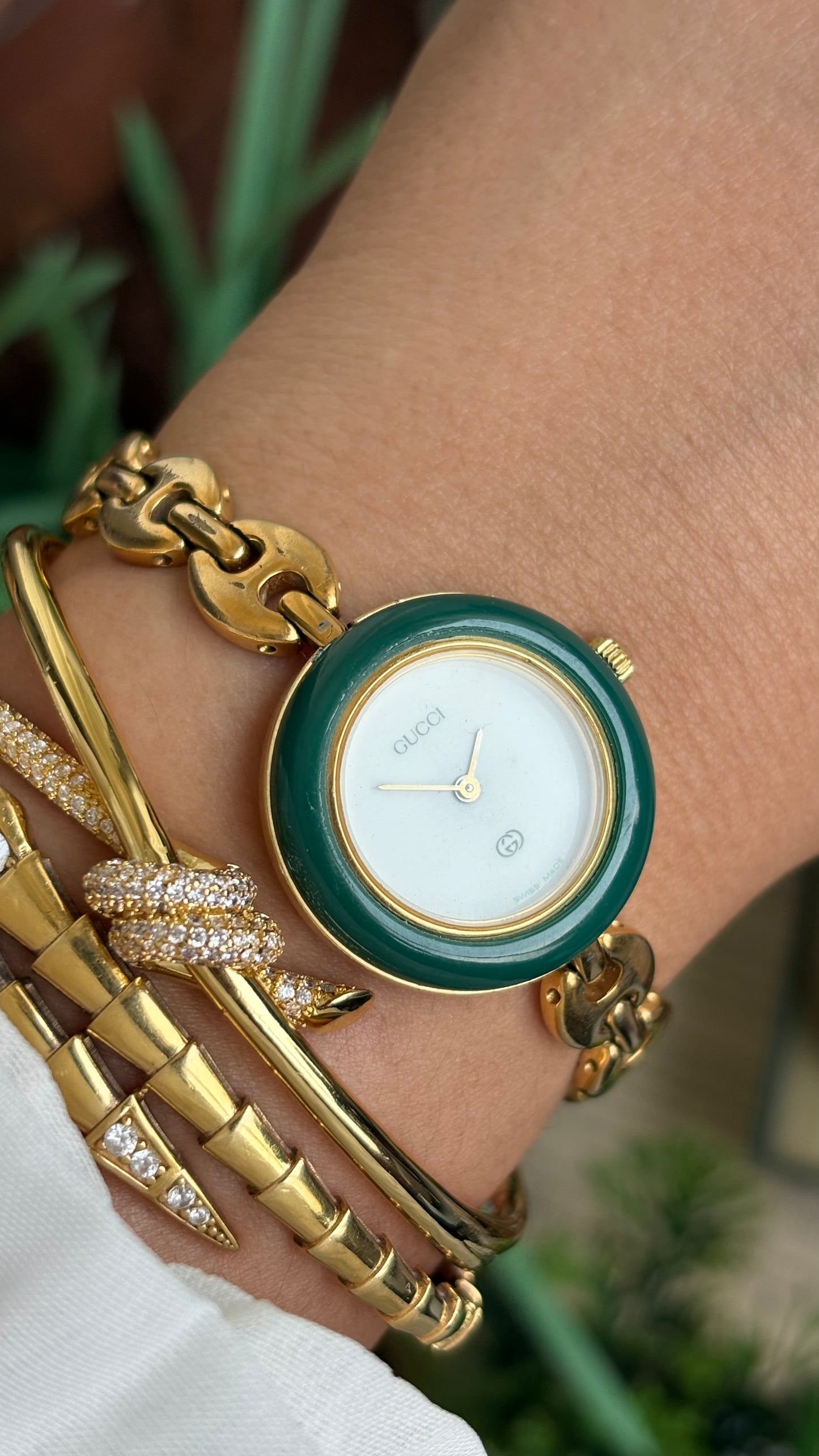 Vintage Gucci 1100L Interchangeable Bezel Set Marina Bracelet Watch in Gold Tone