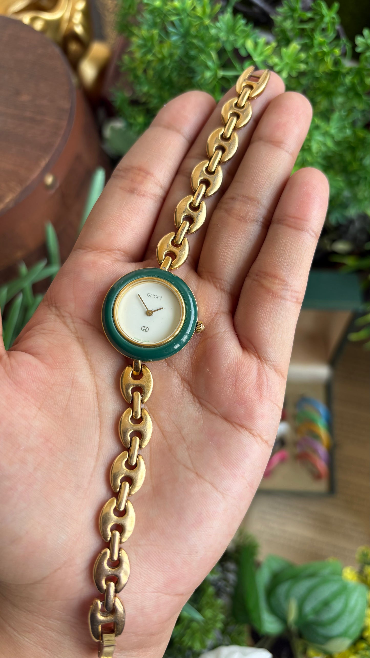 Vintage Gucci 1100L Interchangeable Bezel Set Marina Bracelet Watch in Gold Tone