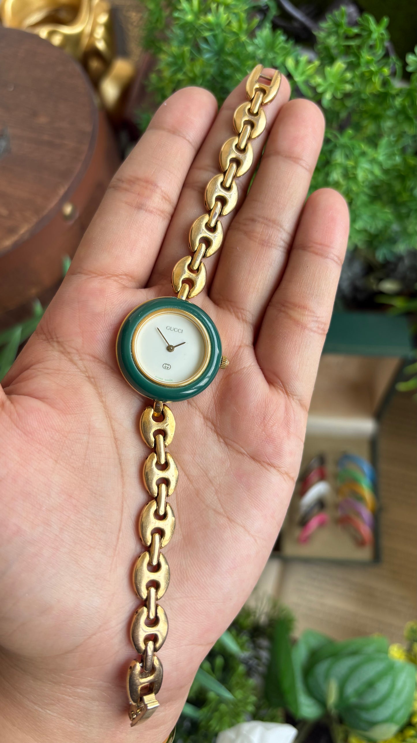 Vintage Gucci 1100L Interchangeable Bezel Set Marina Bracelet Watch in Gold Tone