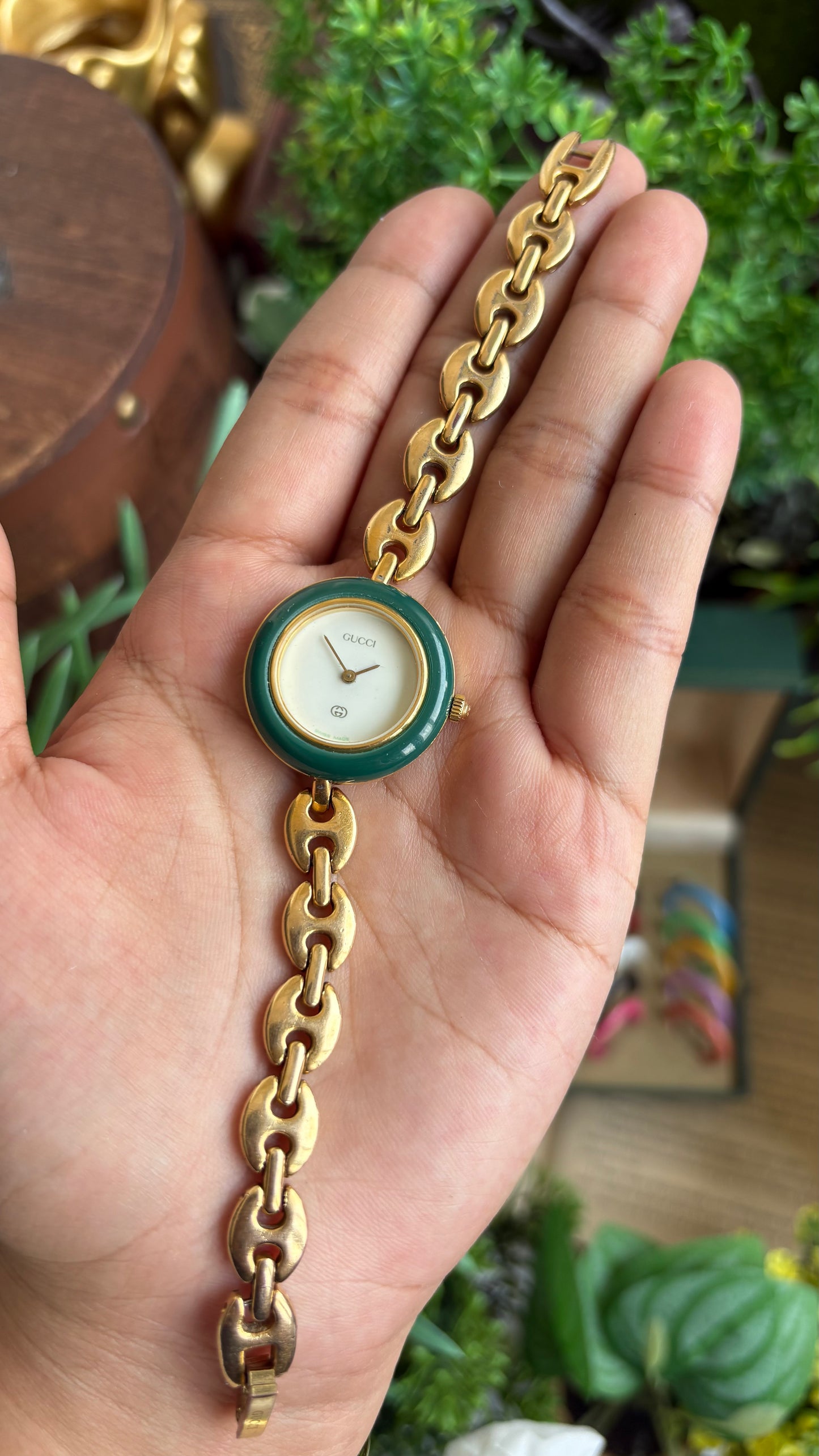 Vintage Gucci 1100L Interchangeable Bezel Set Marina Bracelet Watch in Gold Tone