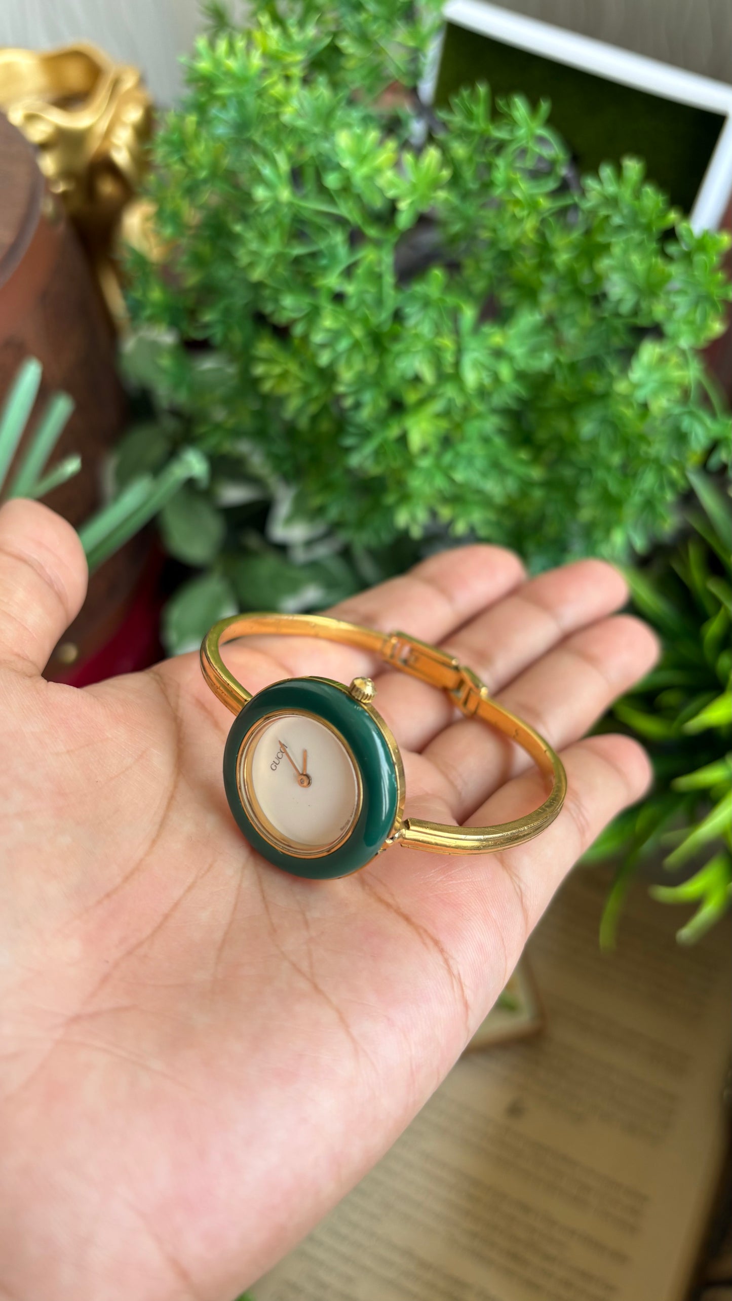Vintage Gucci 1100L Interchangeable Bezel Set Bangle Watch in Gold Tone
