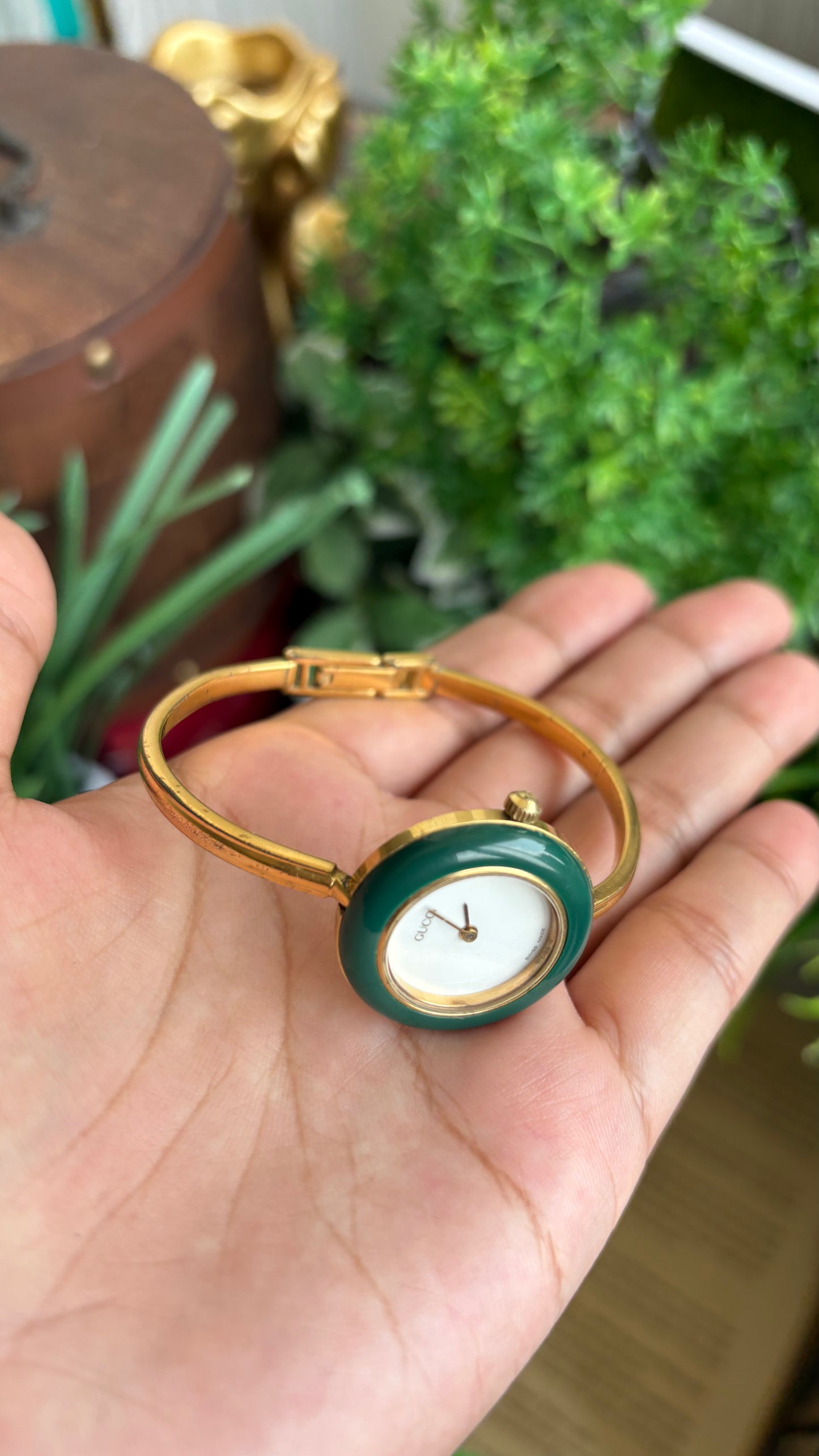 Vintage Gucci 1100L Interchangeable Bezel Set Bangle Watch in Gold Tone