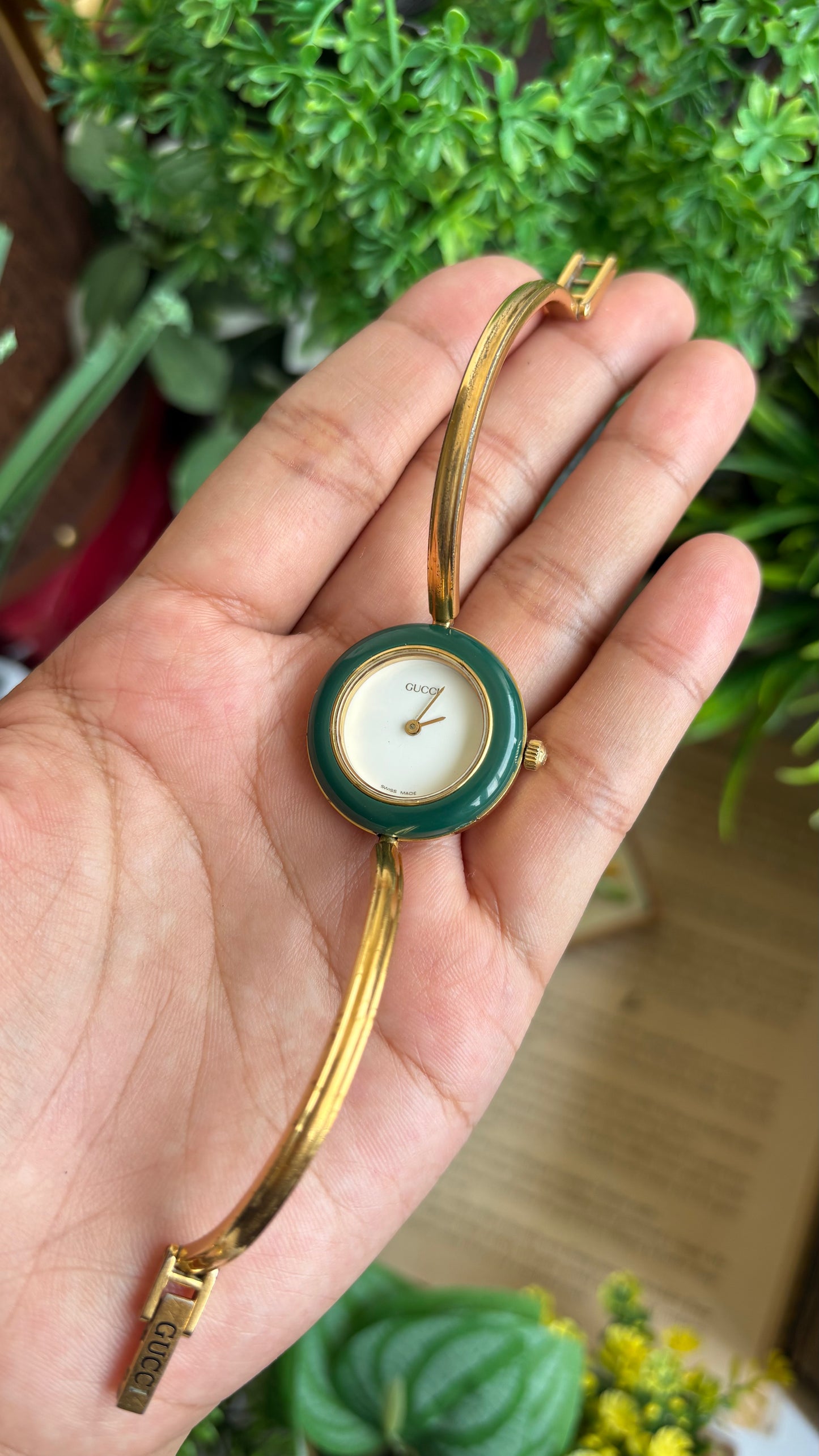 Vintage Gucci 1100L Interchangeable Bezel Set Bangle Watch in Gold Tone