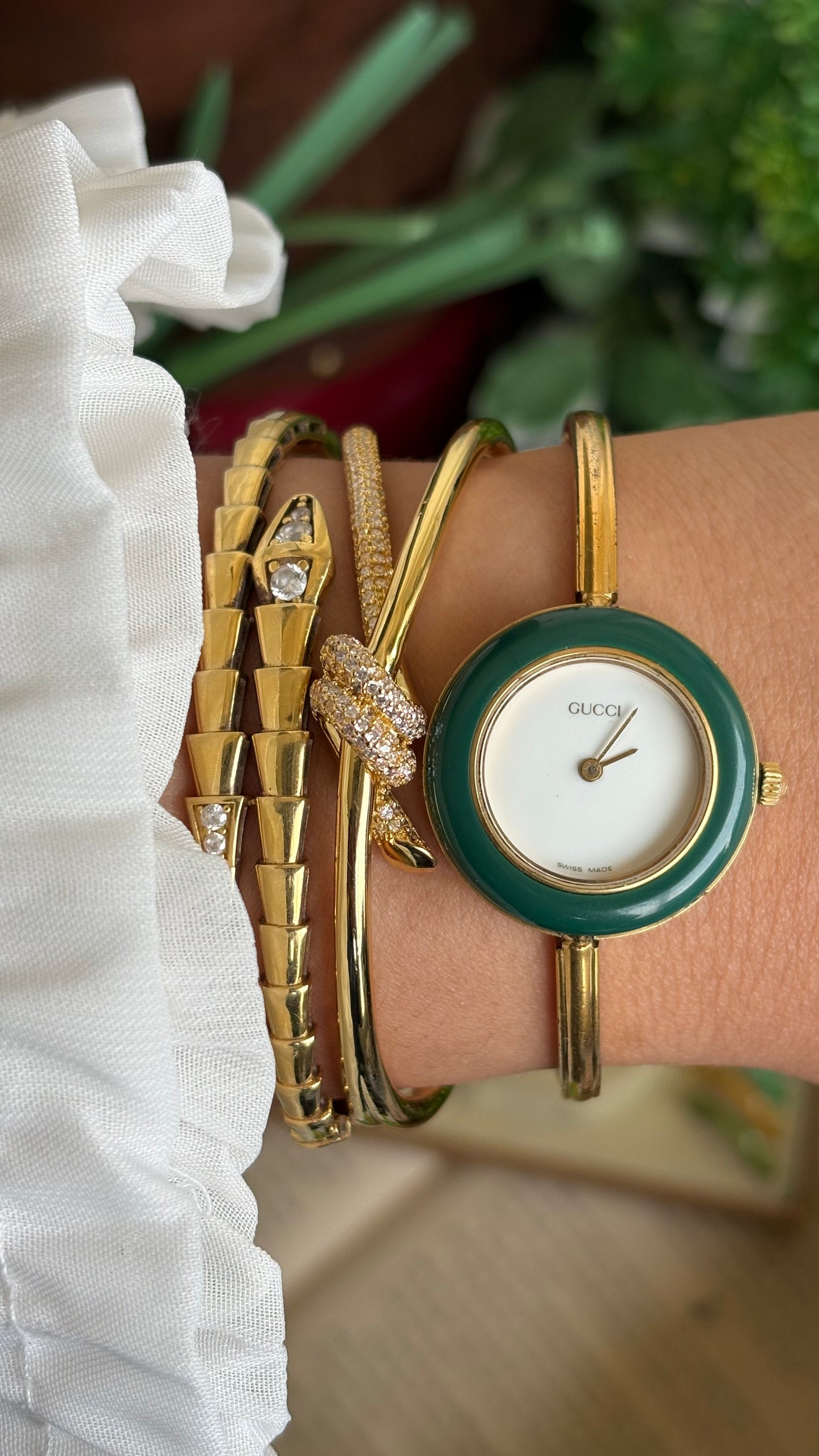 Vintage Gucci 1100L Interchangeable Bezel Set Bangle Watch in Gold Tone