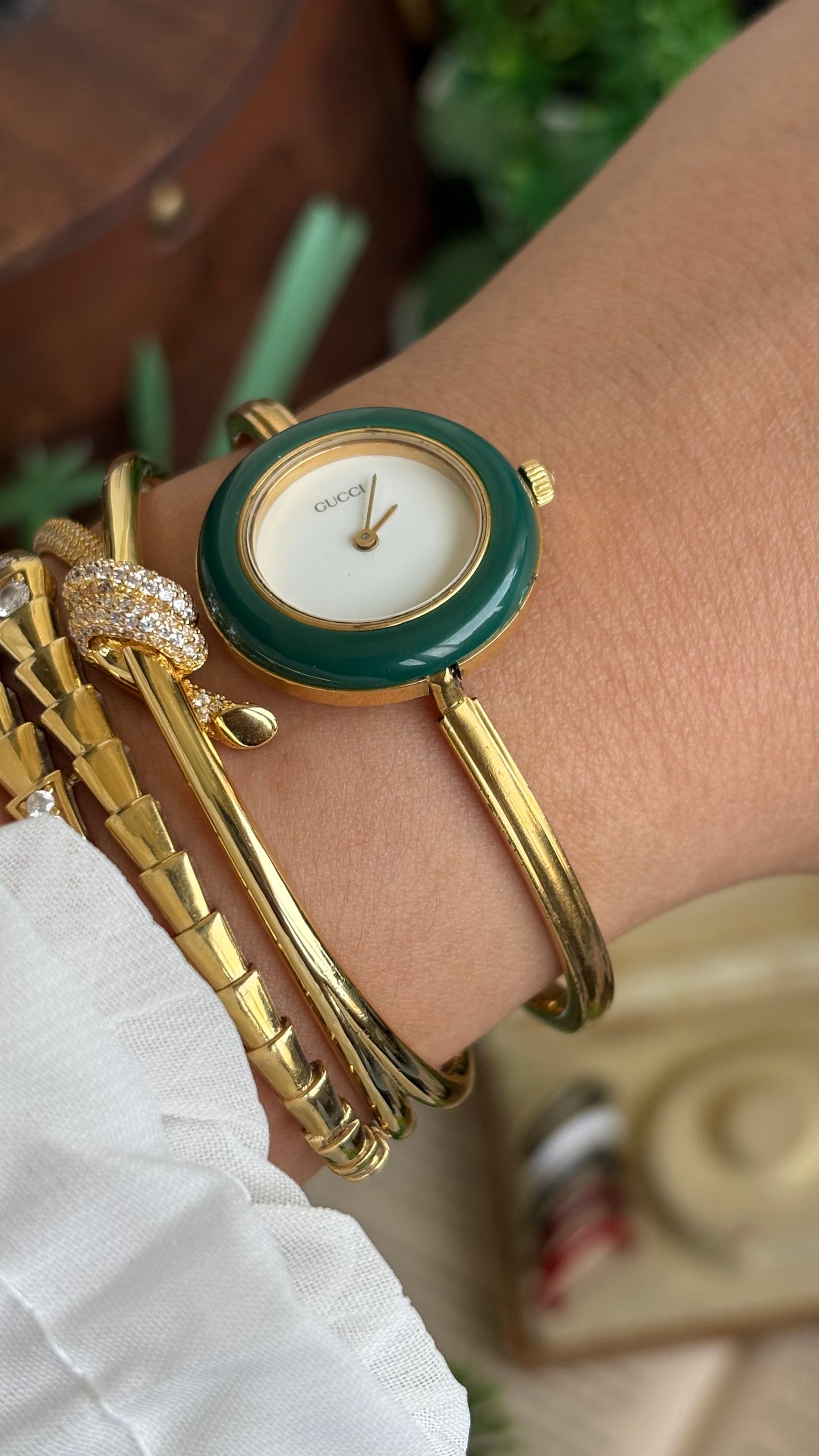 Vintage Gucci 1100L Interchangeable Bezel Set Bangle Watch in Gold Tone