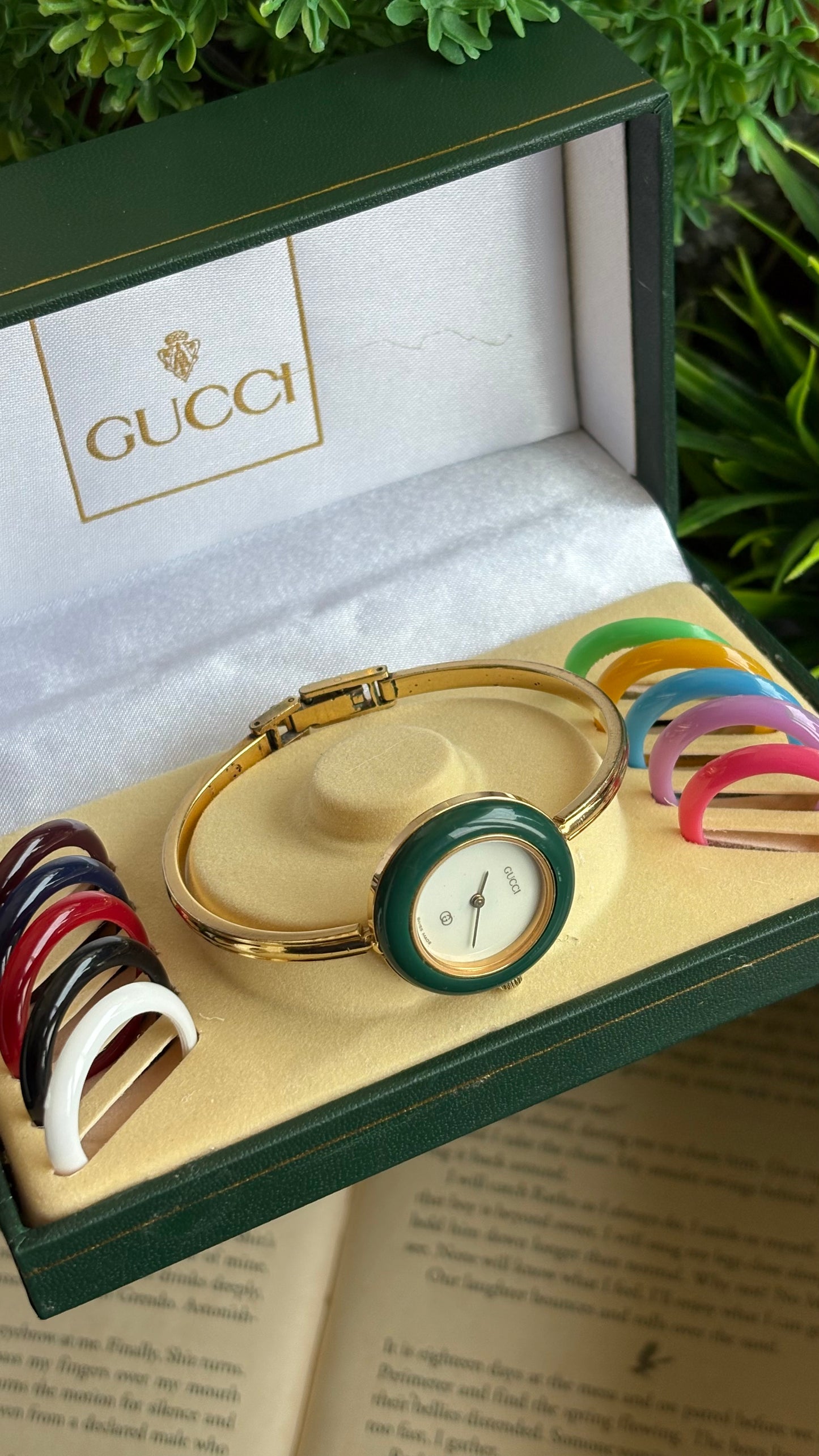 Vintage Gucci 1100L Interchangeable Bezel Set Bangle Watch in Gold Tone