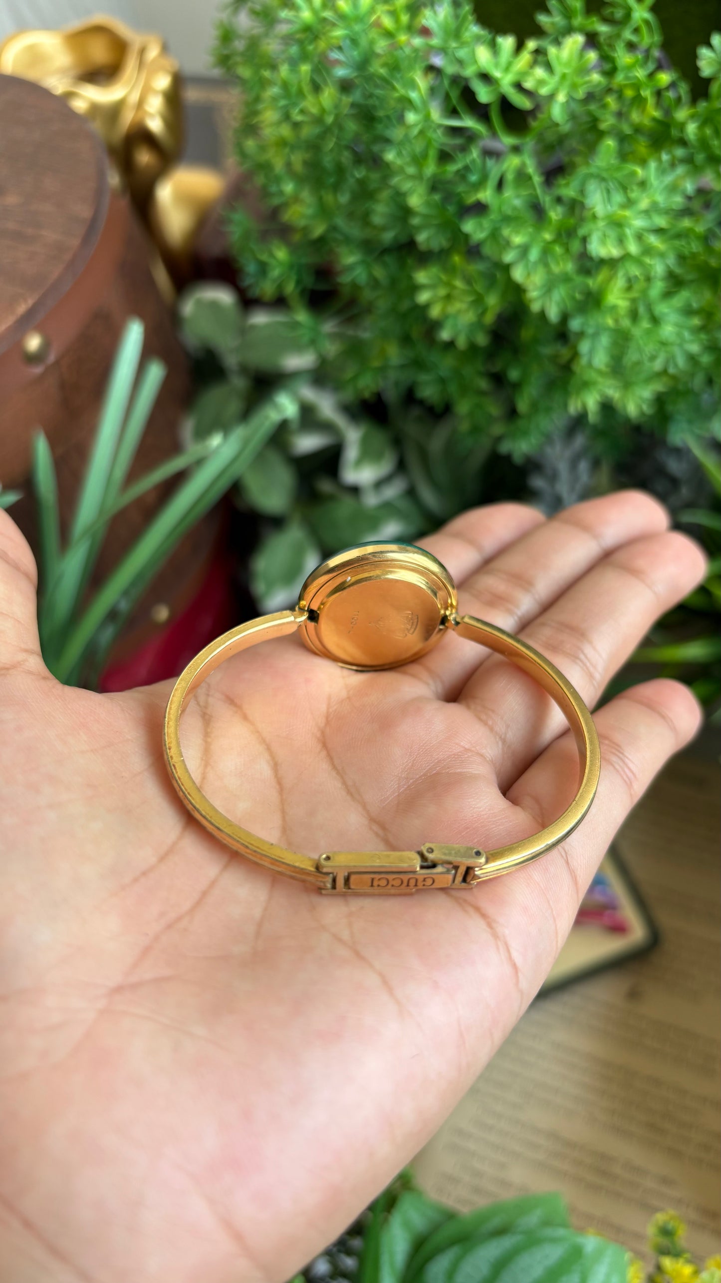 Vintage Gucci 1100L Interchangeable Bezel Set Bangle Watch in Gold Tone