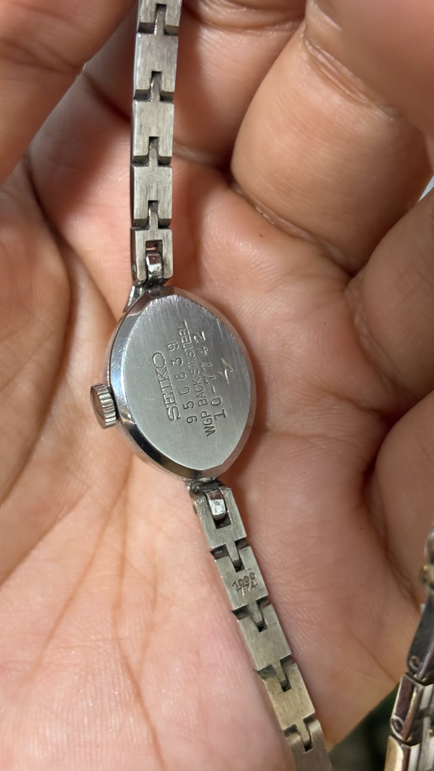 Rare Vintage Seiko Solar Manual Winding Elegant Watch in Silver Tone Quartz