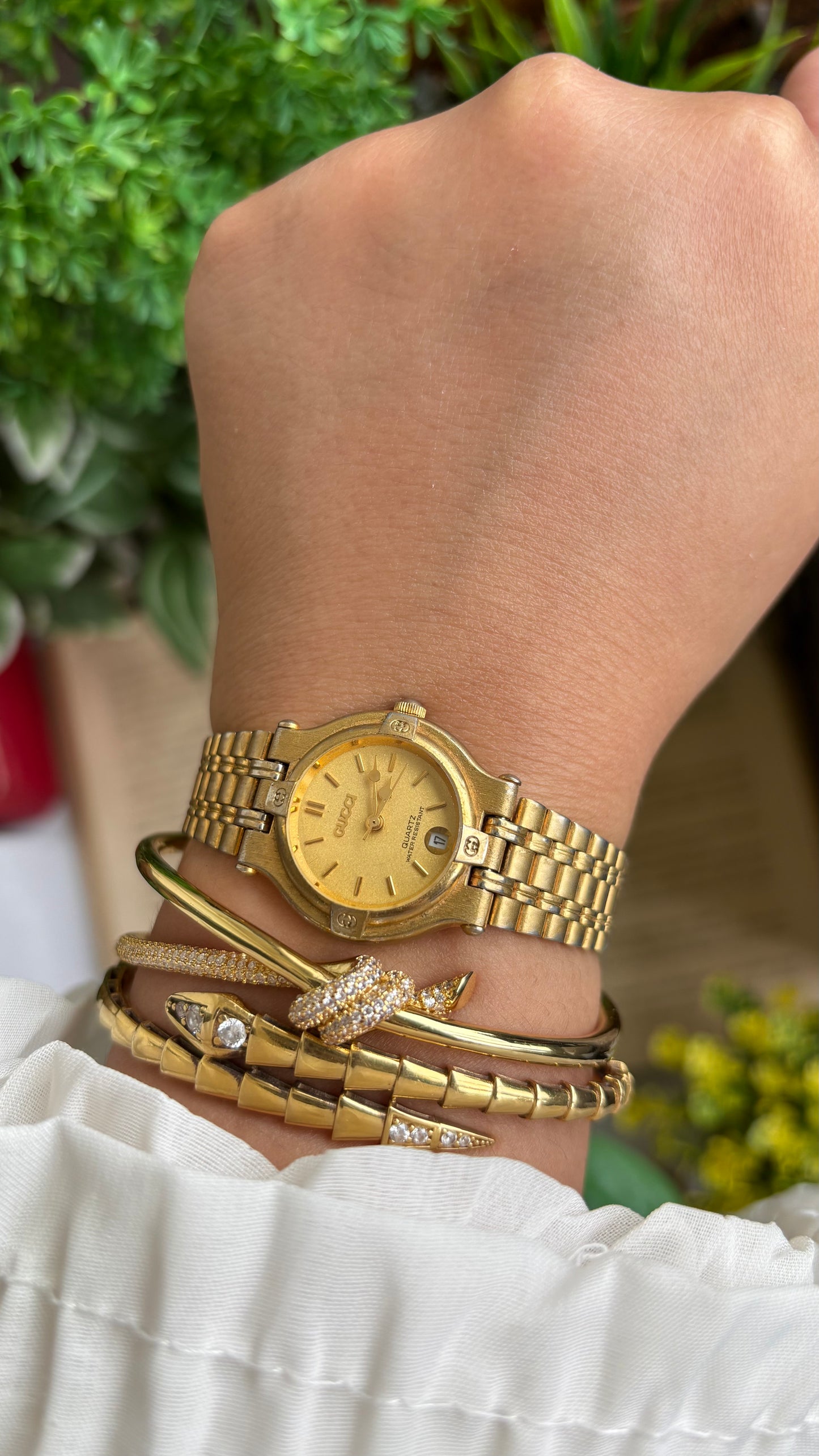 Vintage Gucci 9200L Swiss Watch in Gold Tone with Window Date
