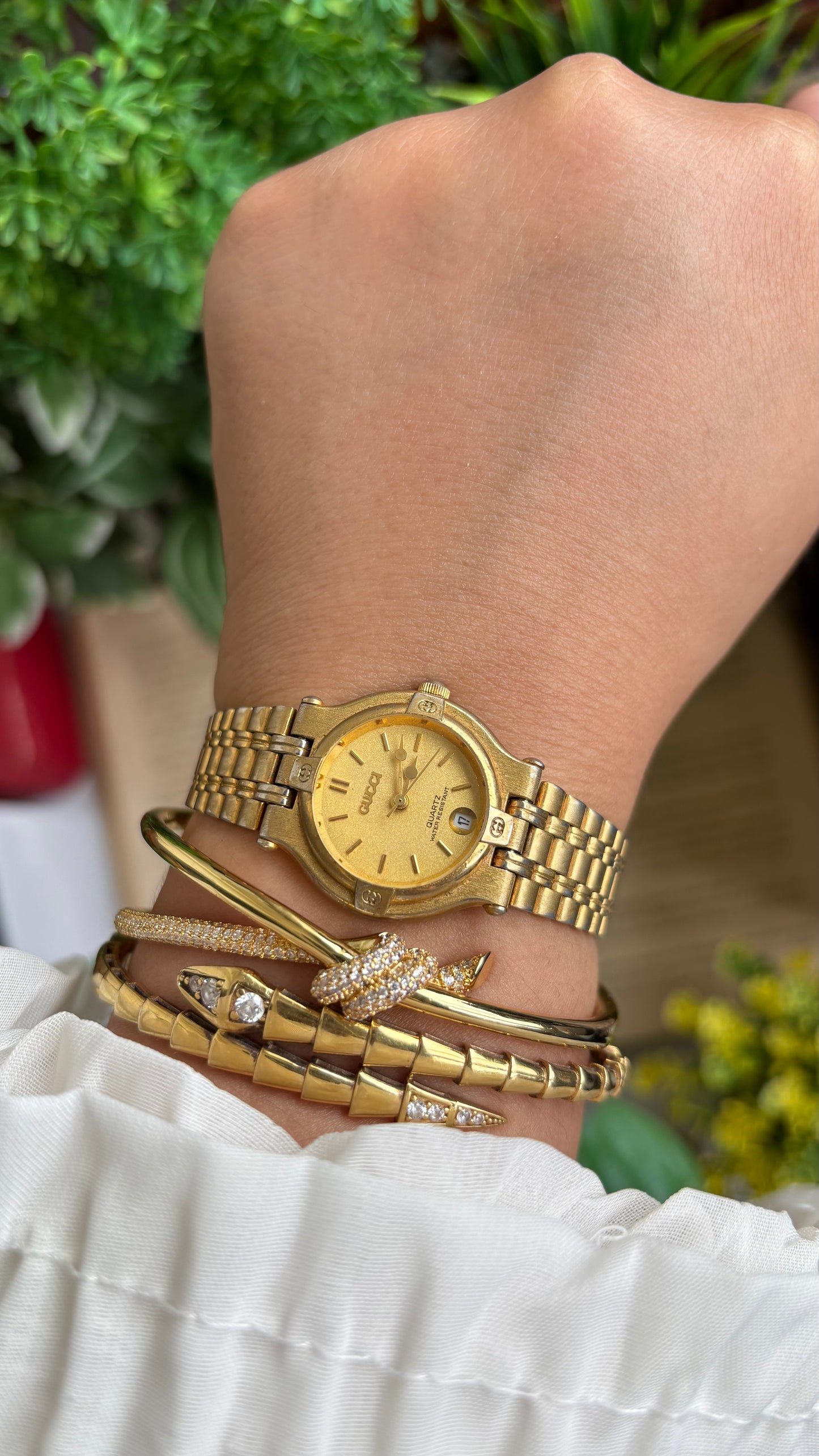 Vintage Gucci 9200L Swiss Watch in Gold Tone with Window Date