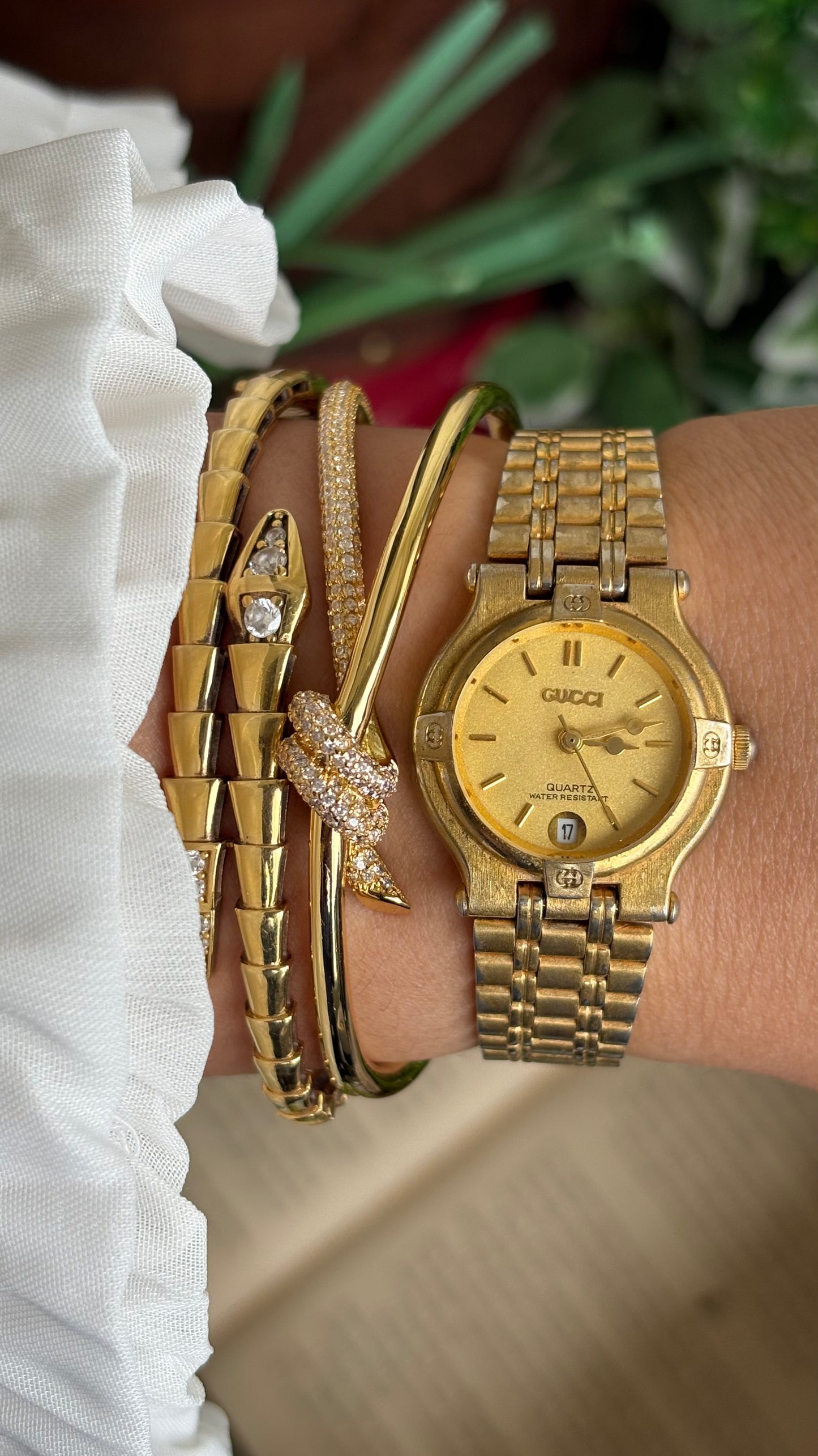 Vintage Gucci 9200L Swiss Watch in Gold Tone with Window Date