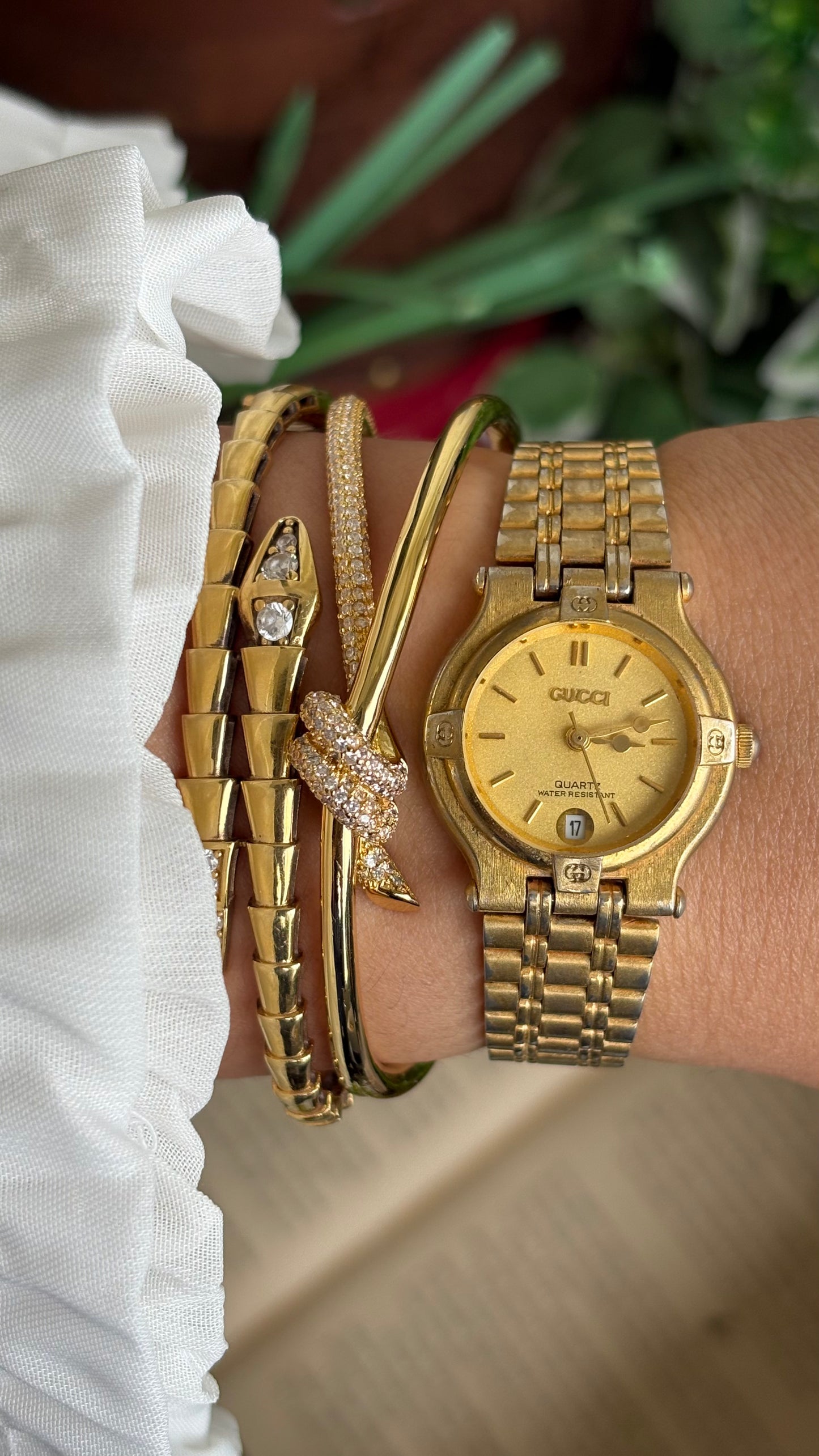 Vintage Gucci 9200L Swiss Watch in Gold Tone with Window Date