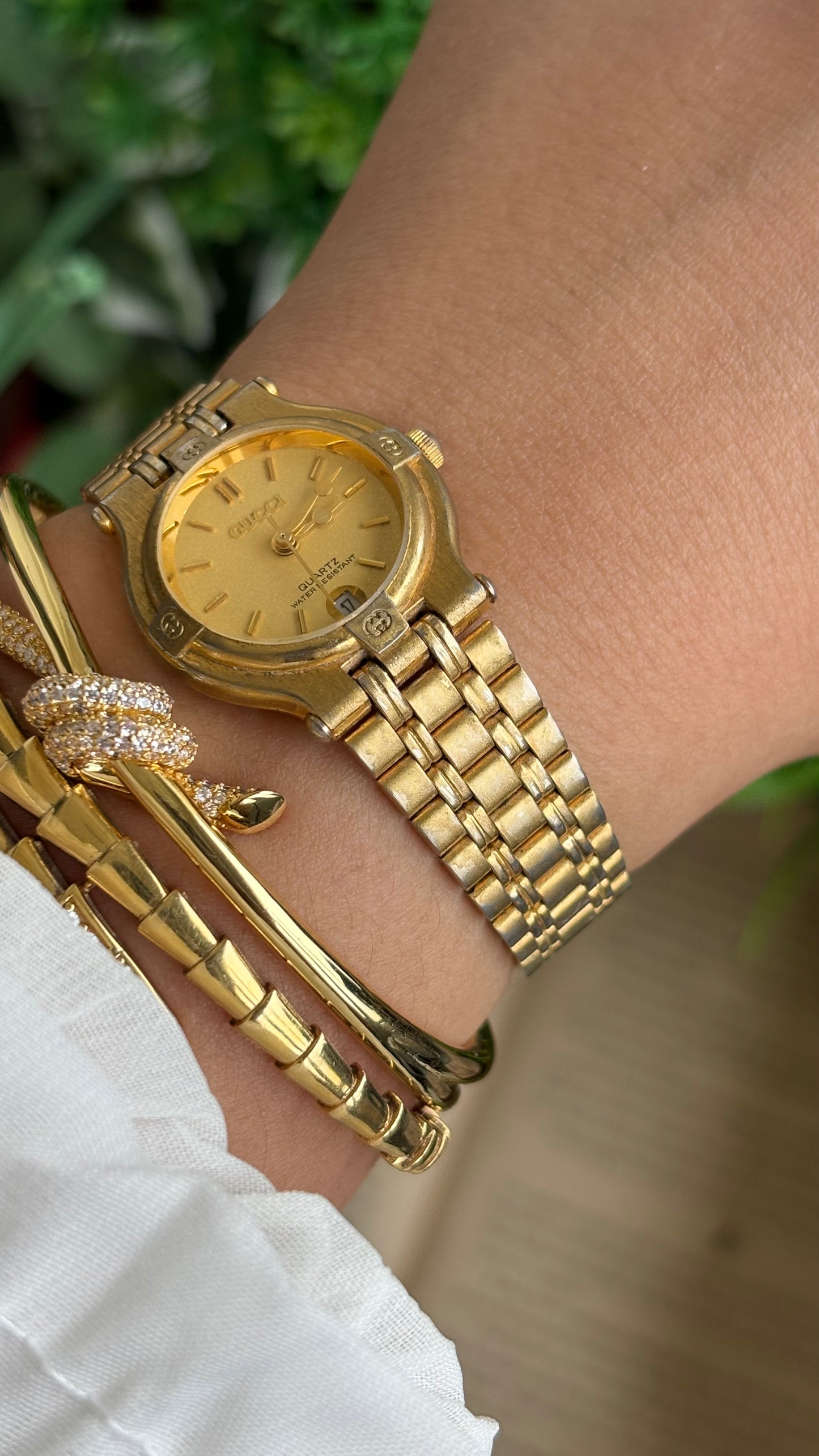 Vintage Gucci 9200L Swiss Watch in Gold Tone with Window Date