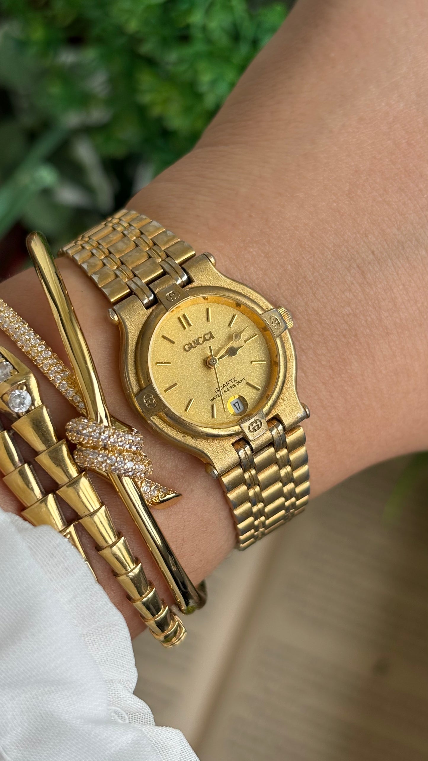 Vintage Gucci 9200L Swiss Watch in Gold Tone with Window Date