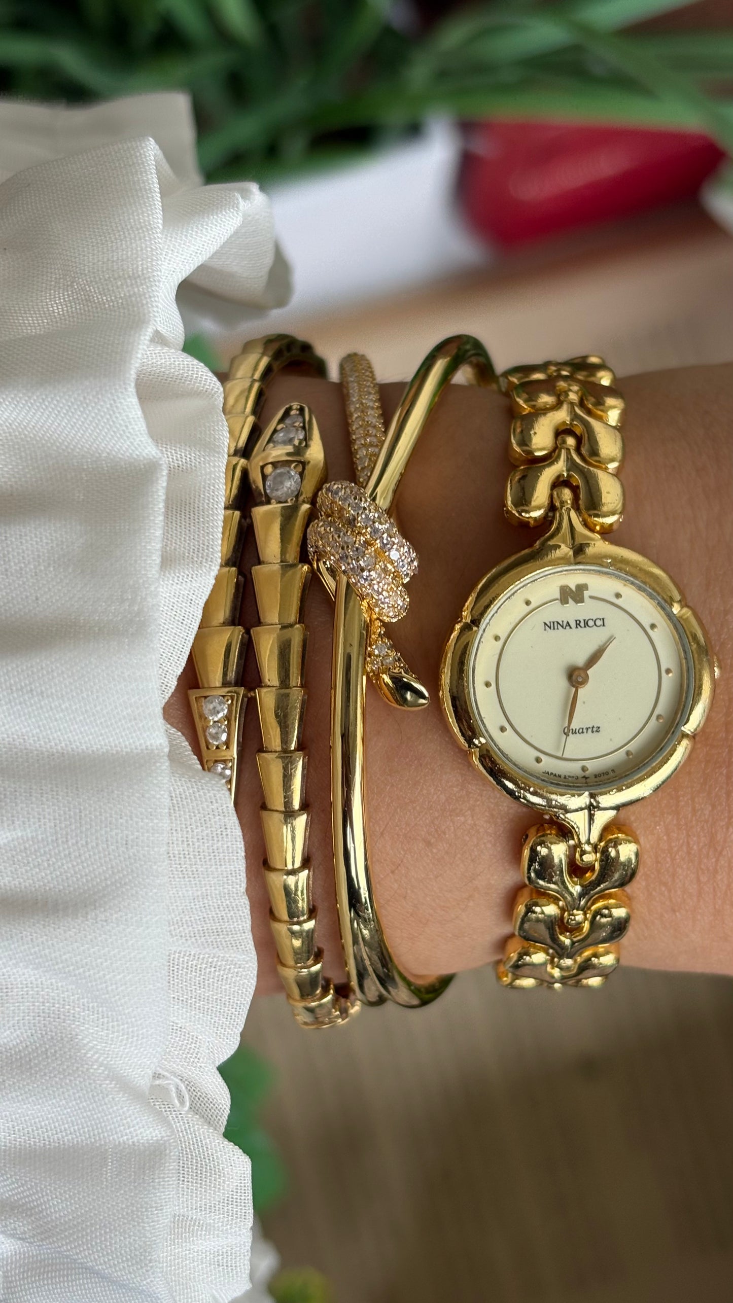 Vintage Nina Ricci Watch in Gold Tone Gold Dial