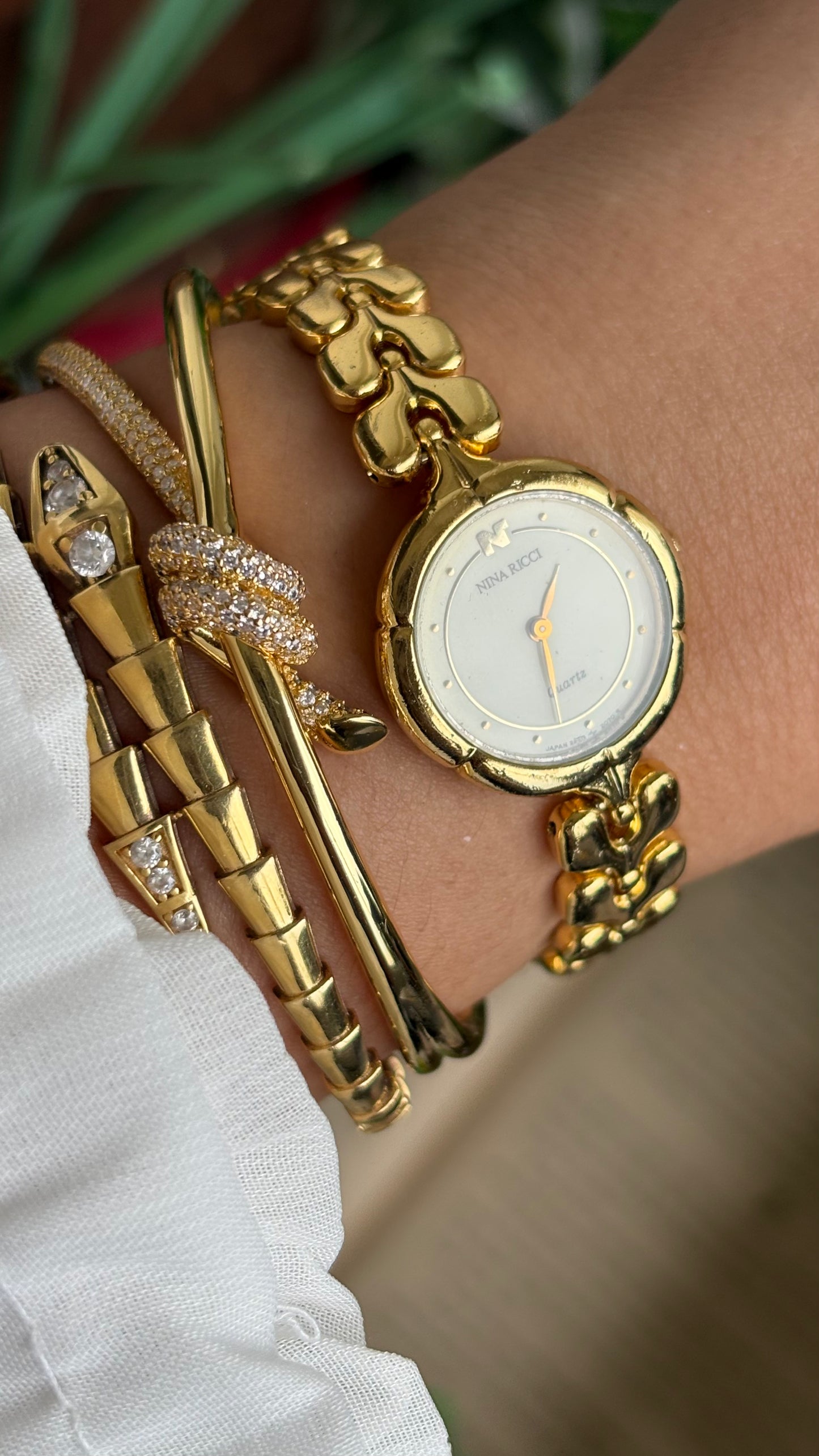 Vintage Nina Ricci Watch in Gold Tone Gold Dial