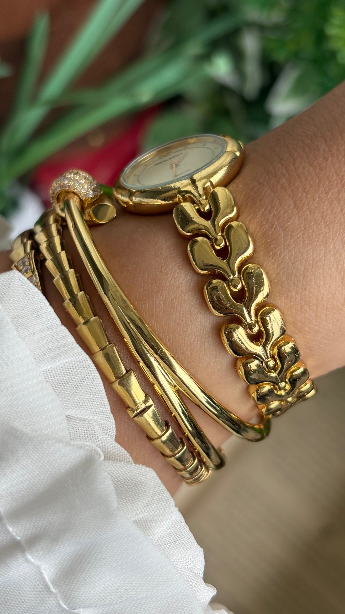 Vintage Nina Ricci Watch in Gold Tone Gold Dial