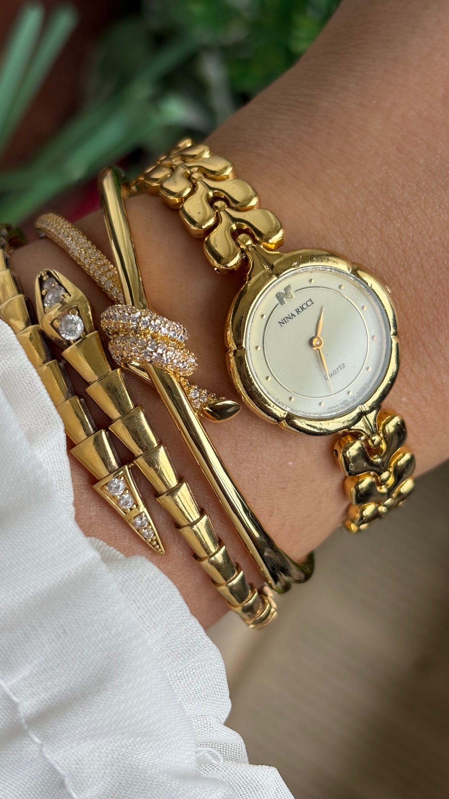 Vintage Nina Ricci Watch in Gold Tone Gold Dial