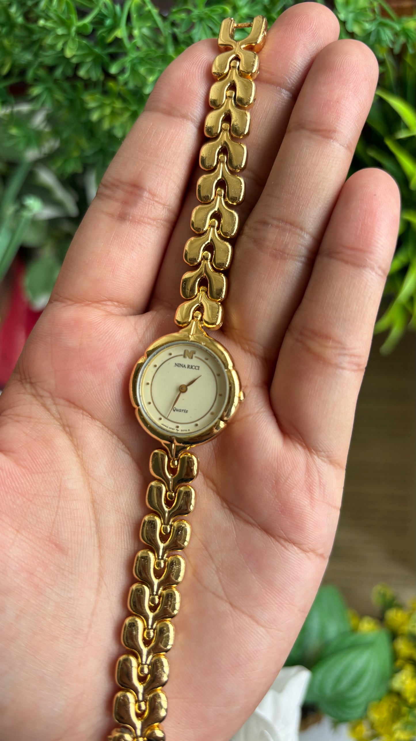 Vintage Nina Ricci Watch in Gold Tone Gold Dial