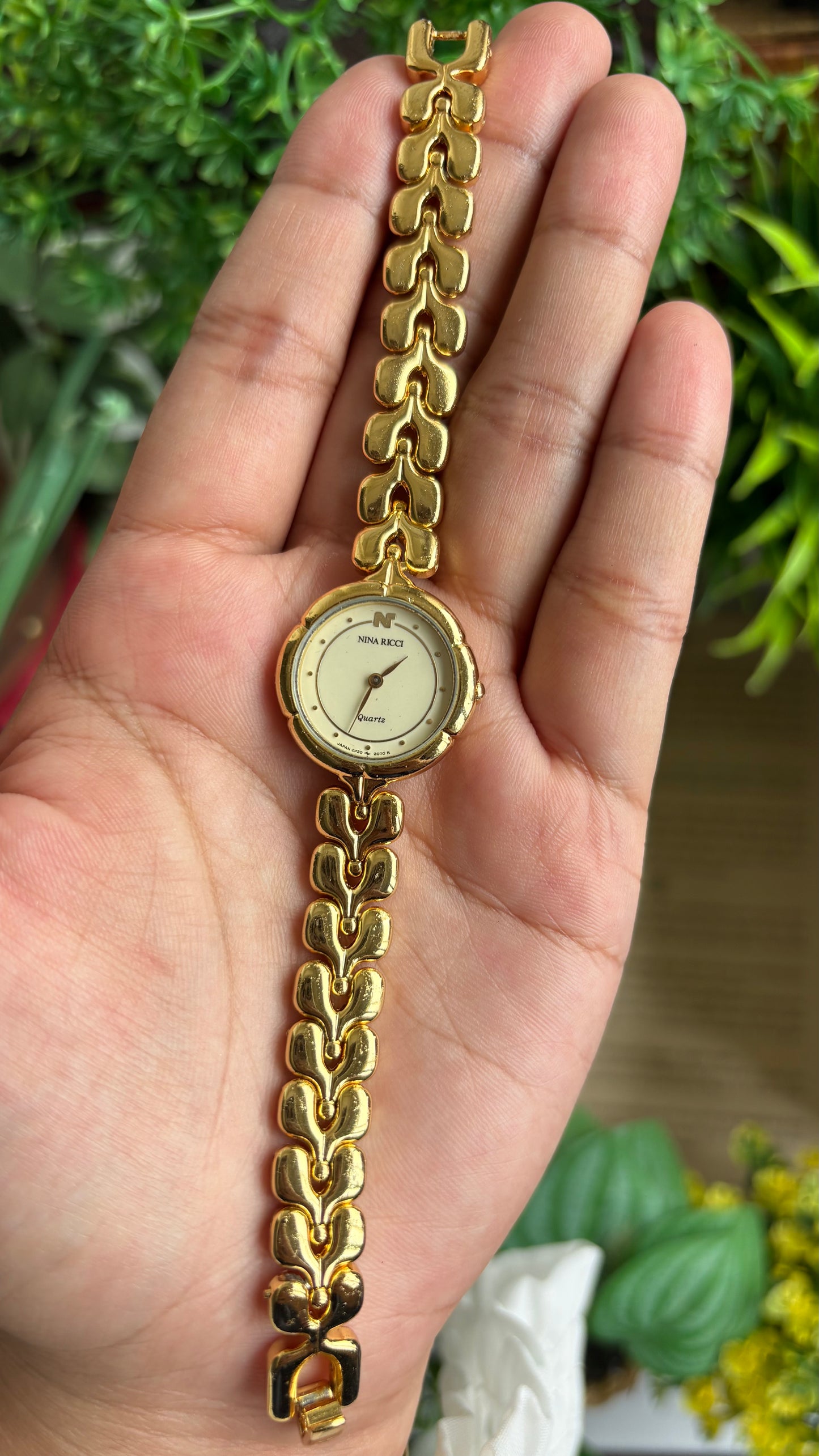 Vintage Nina Ricci Watch in Gold Tone Gold Dial