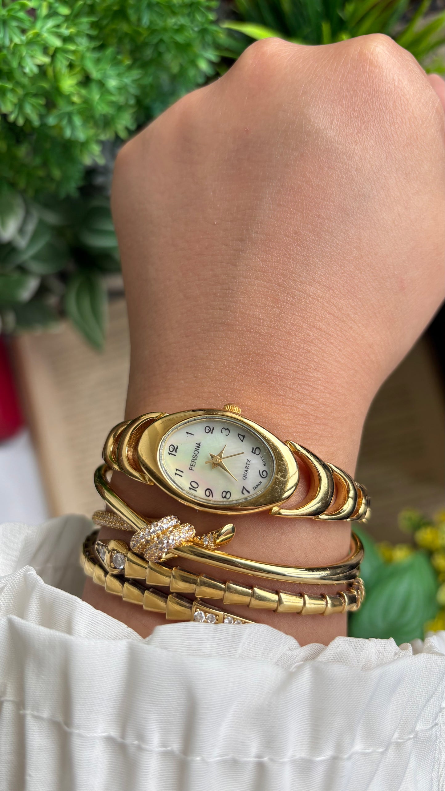 Vintage Persona Watch in Gold Tone Oval Face Pearl Dial