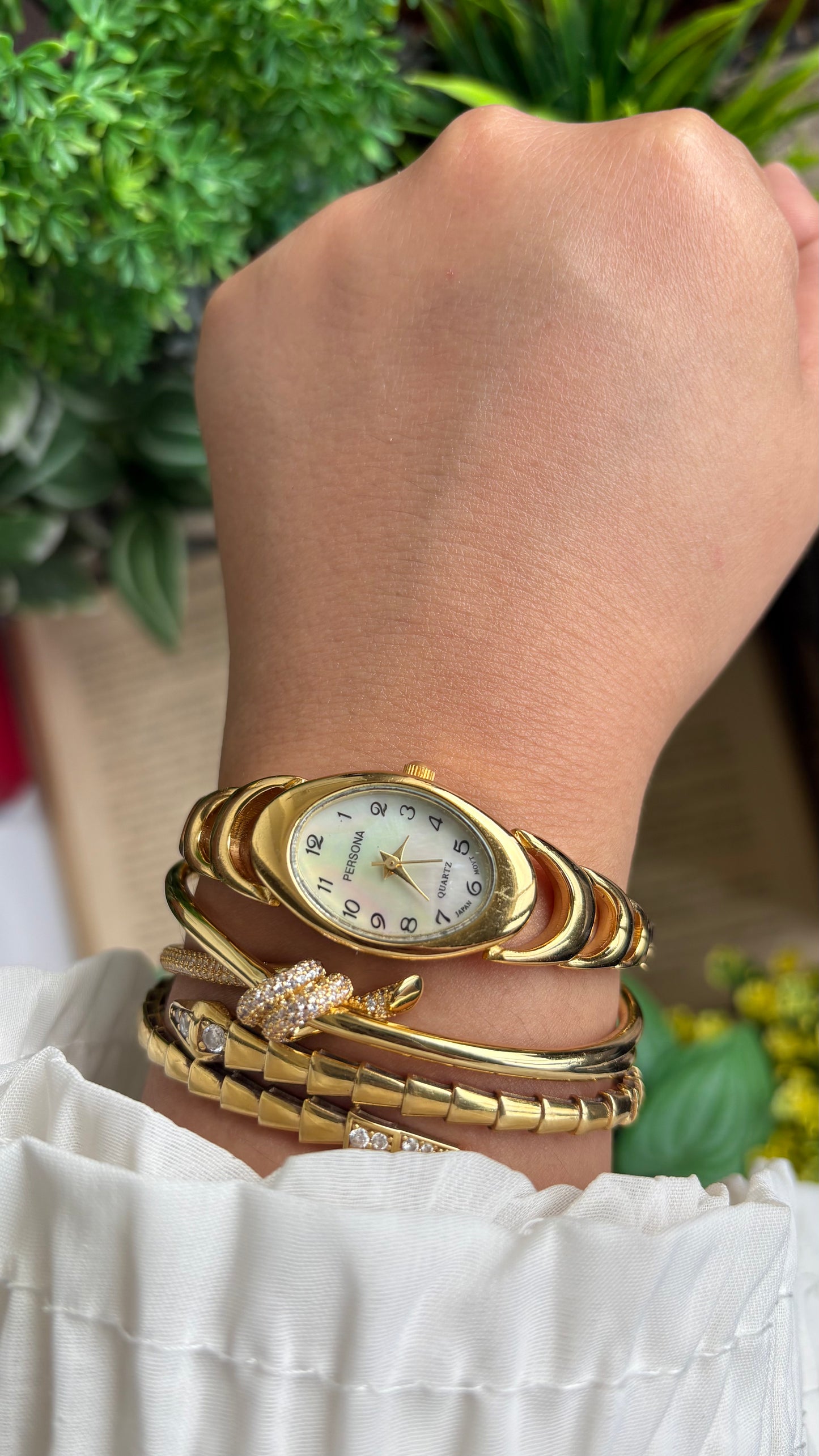 Vintage Persona Watch in Gold Tone Oval Face Pearl Dial