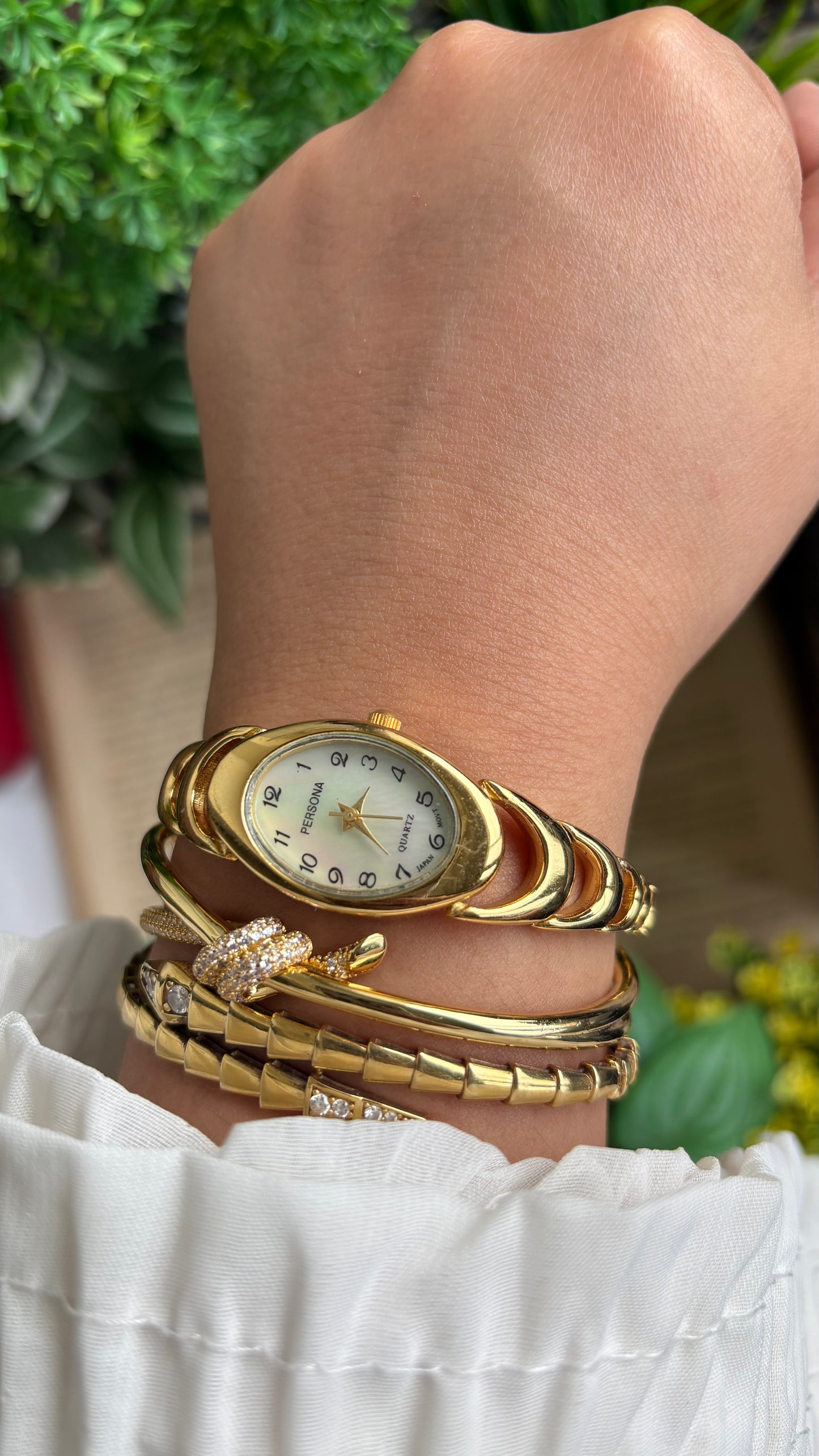 Vintage Persona Watch in Gold Tone Oval Face Pearl Dial