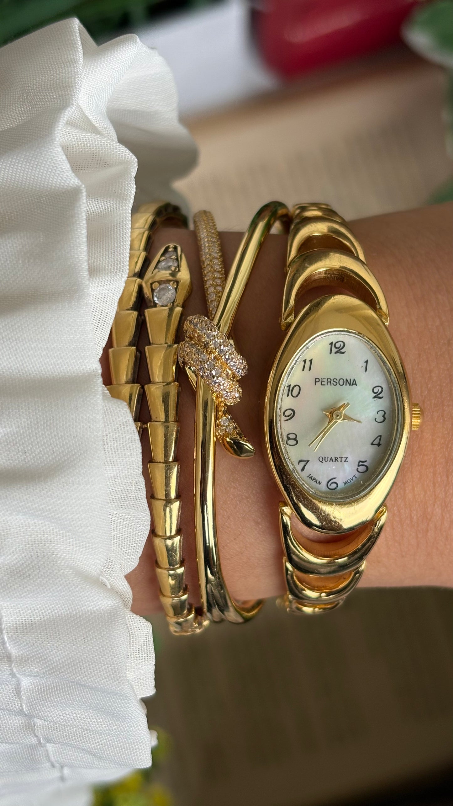 Vintage Persona Watch in Gold Tone Oval Face Pearl Dial