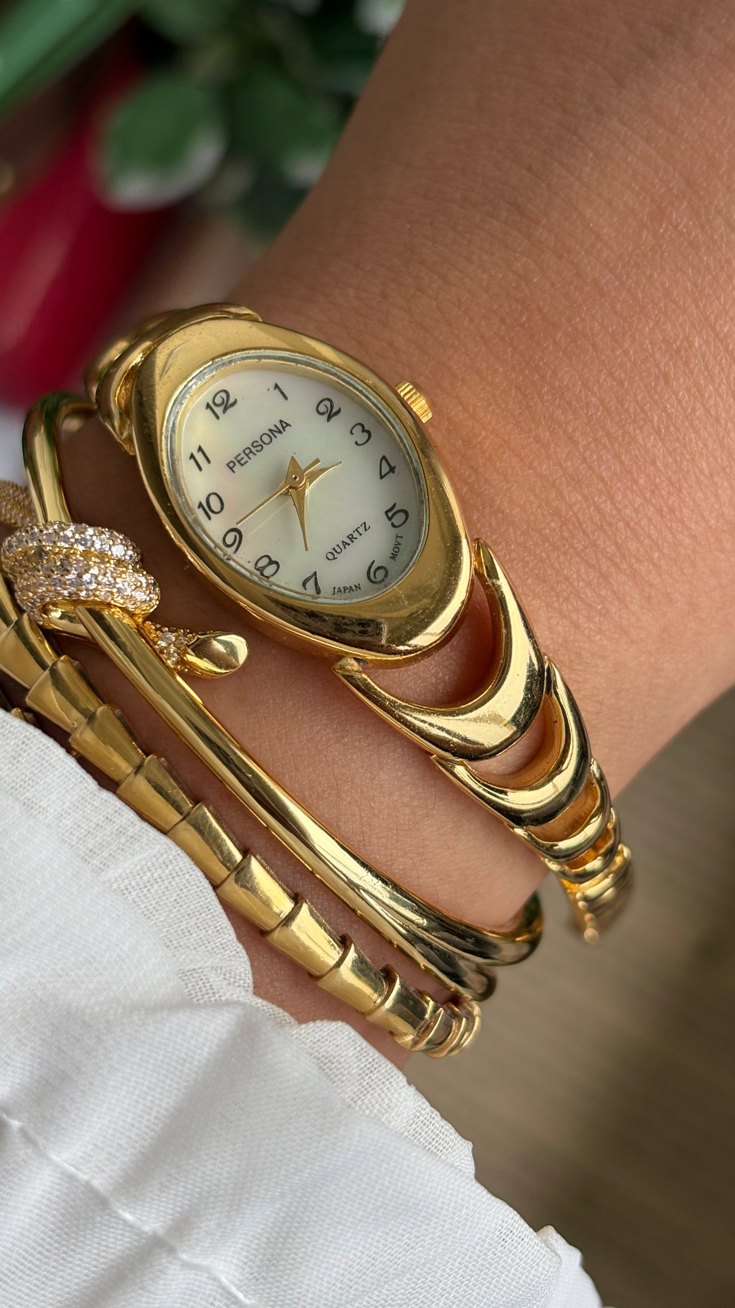 Vintage Persona Watch in Gold Tone Oval Face Pearl Dial
