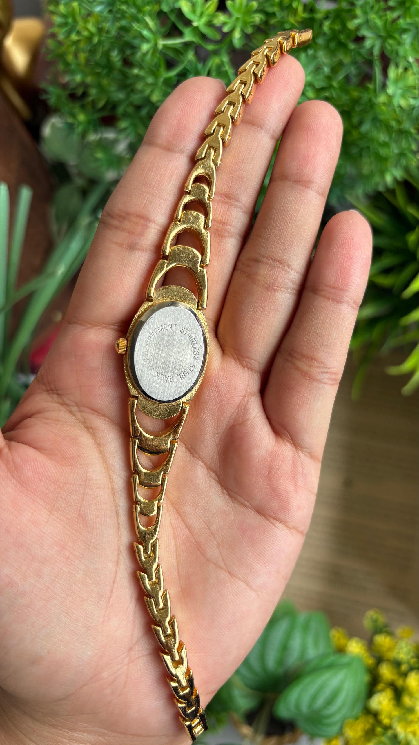 Vintage Persona Watch in Gold Tone Oval Face Pearl Dial