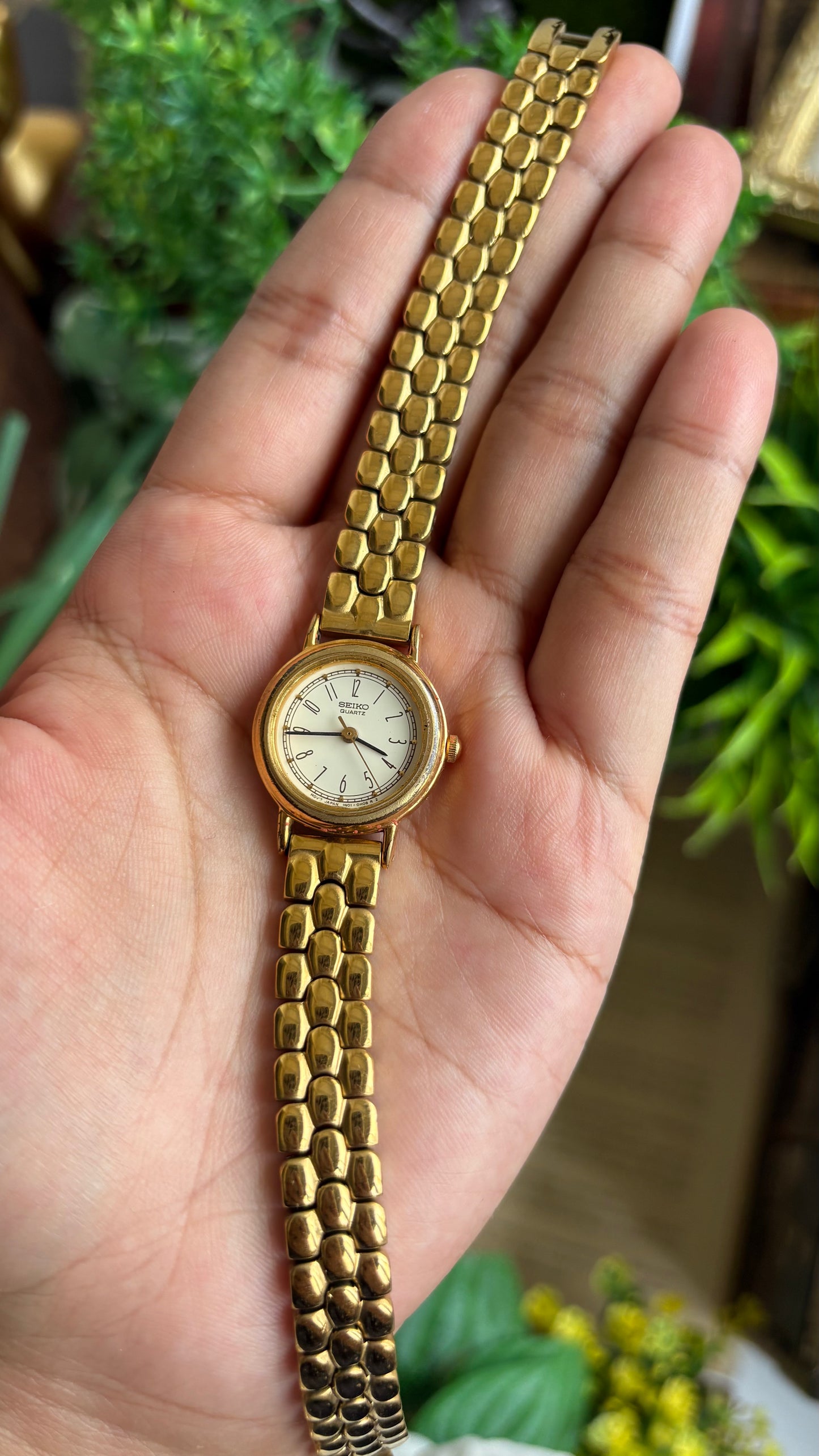 Vintage Seiko Classic Ladies Watch in Gold Tone