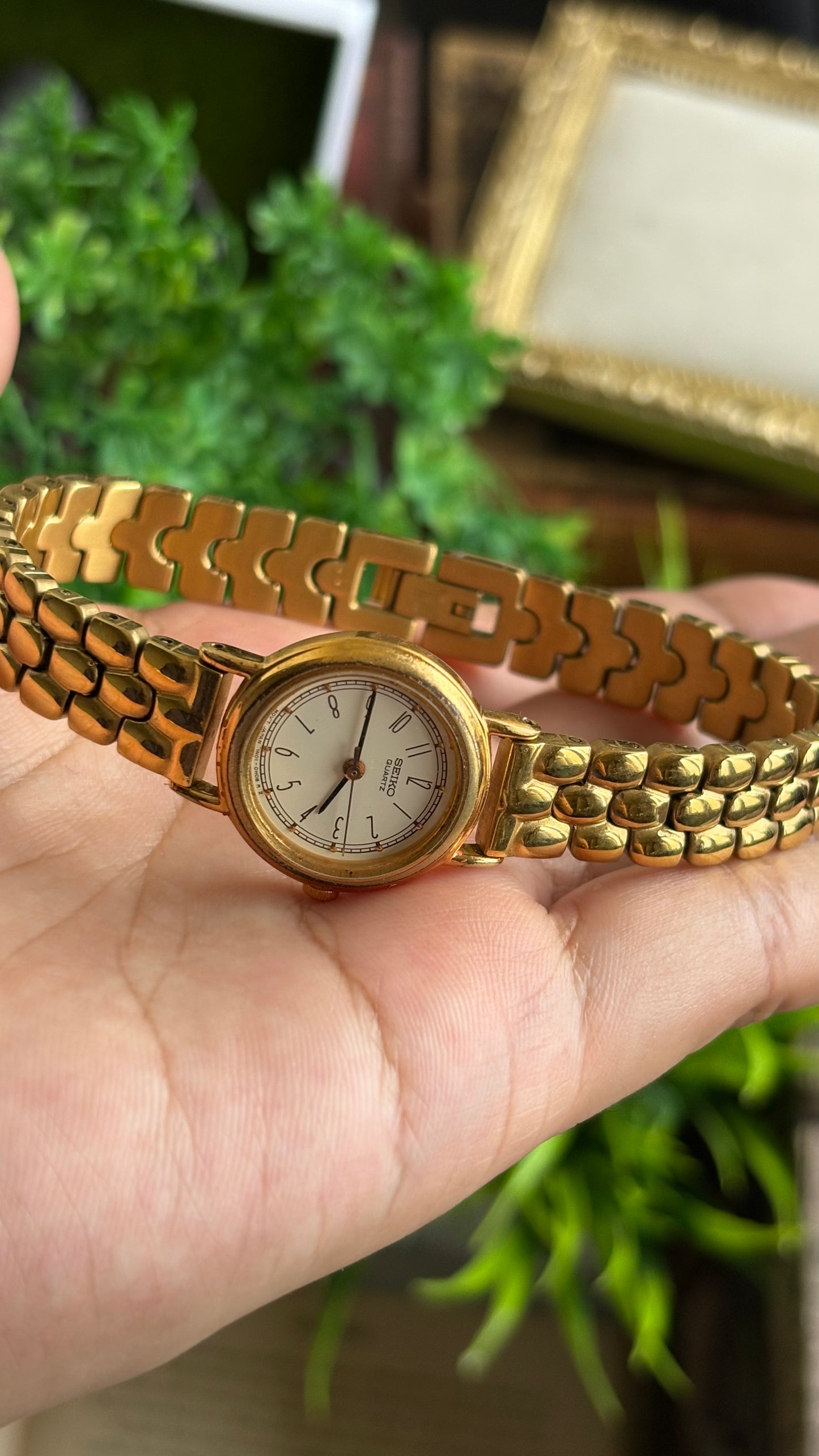 Vintage Seiko Classic Ladies Watch in Gold Tone