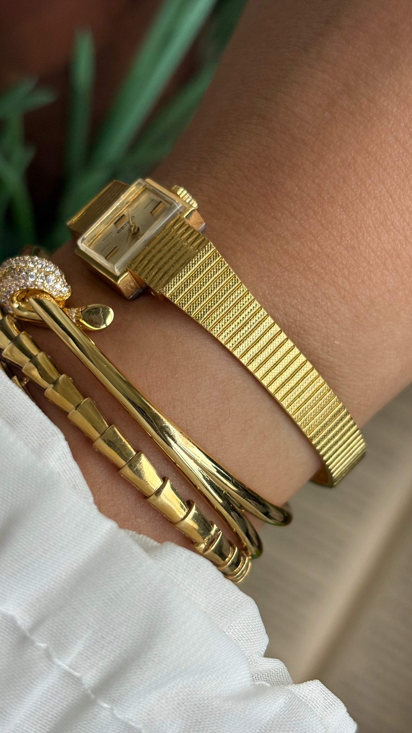 Vintage Seiko Manual Winding Watch in Gold Tone