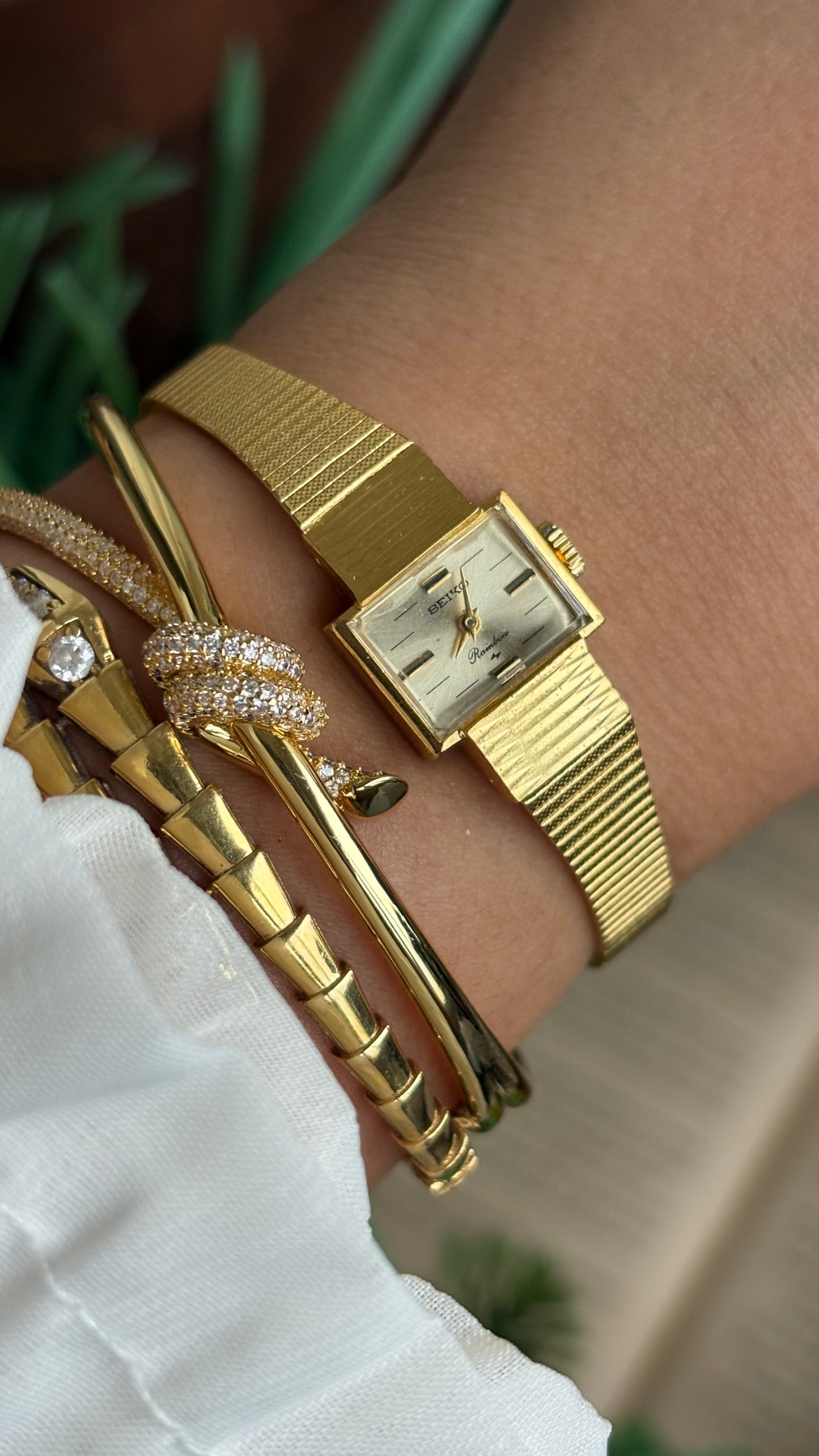 Vintage Seiko Manual Winding Watch in Gold Tone