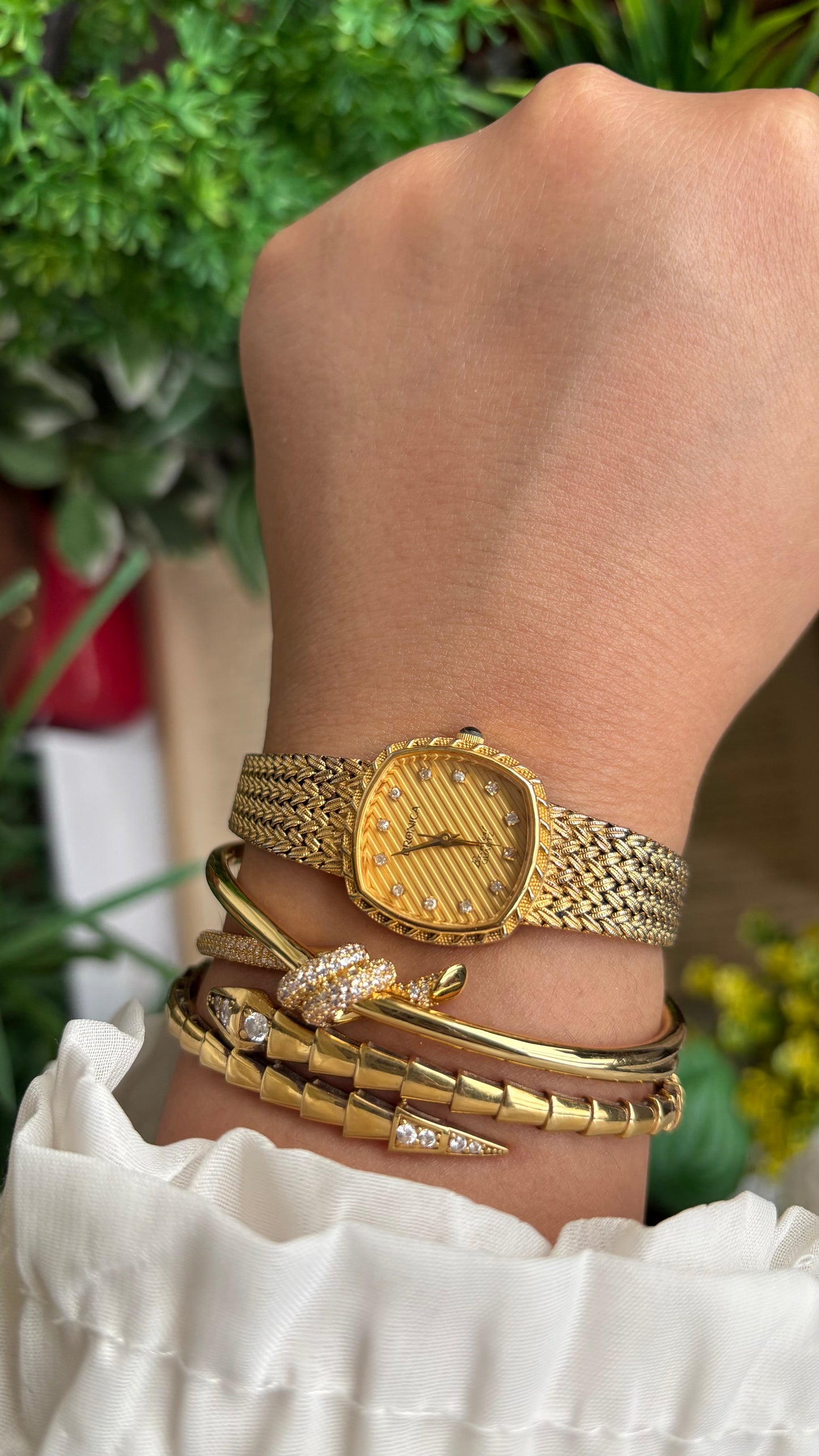 Vintage Bronica Excellent Watch in Gold Tone