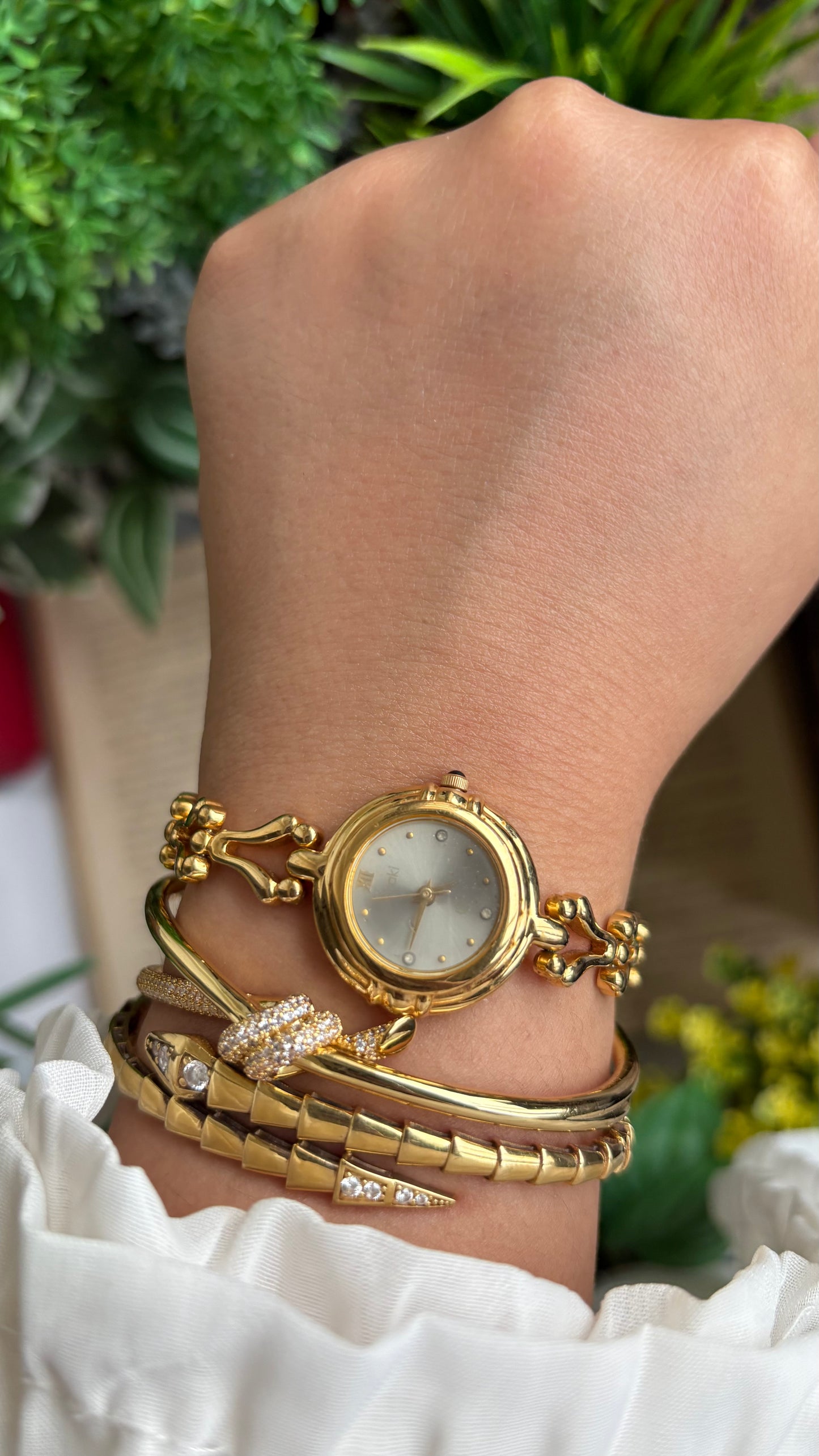 Vintage Minaki Bracelet Watch in Gold Tone