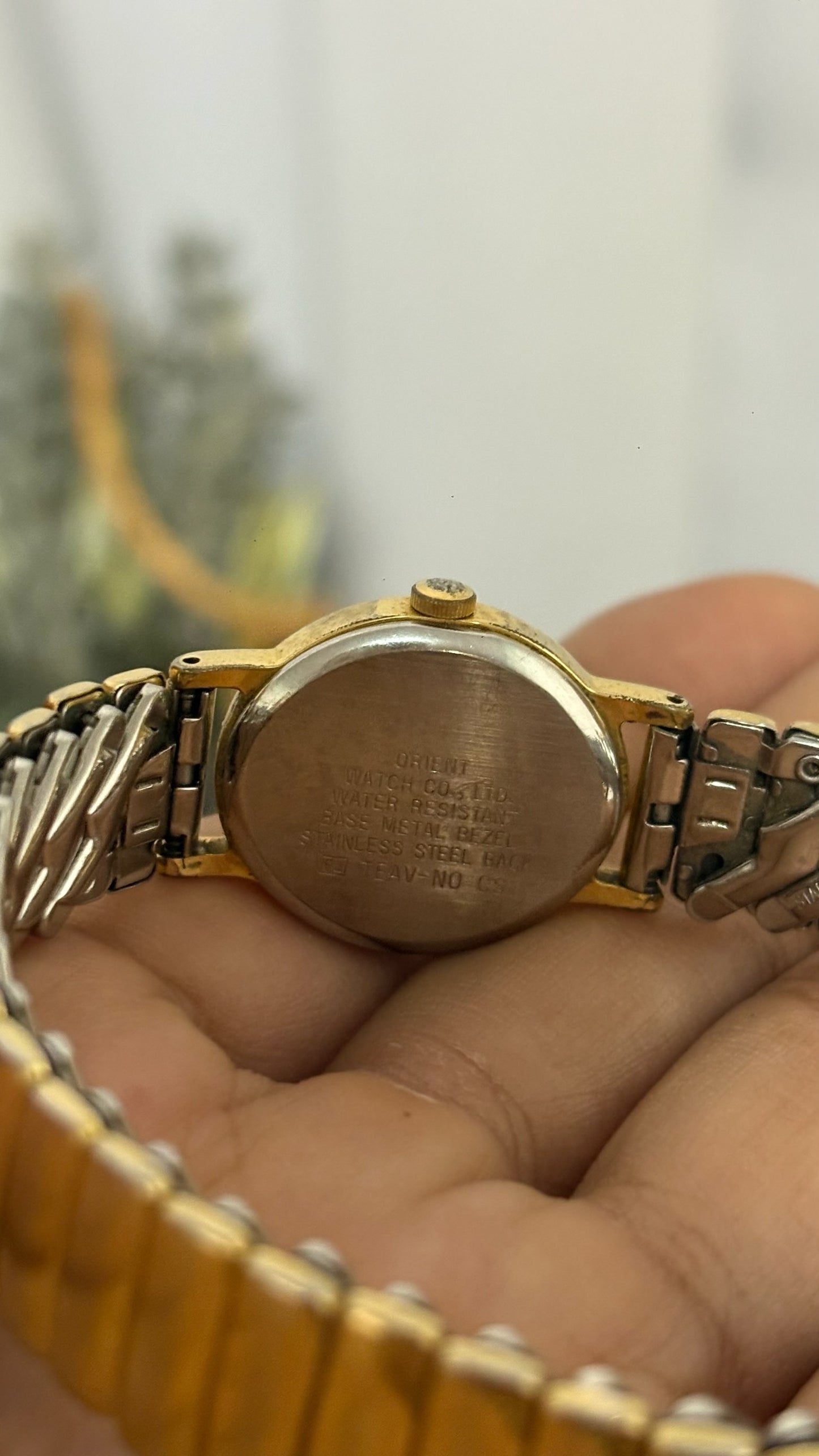 Vintage Orient Round Watch with Gold Tone Expansion Band