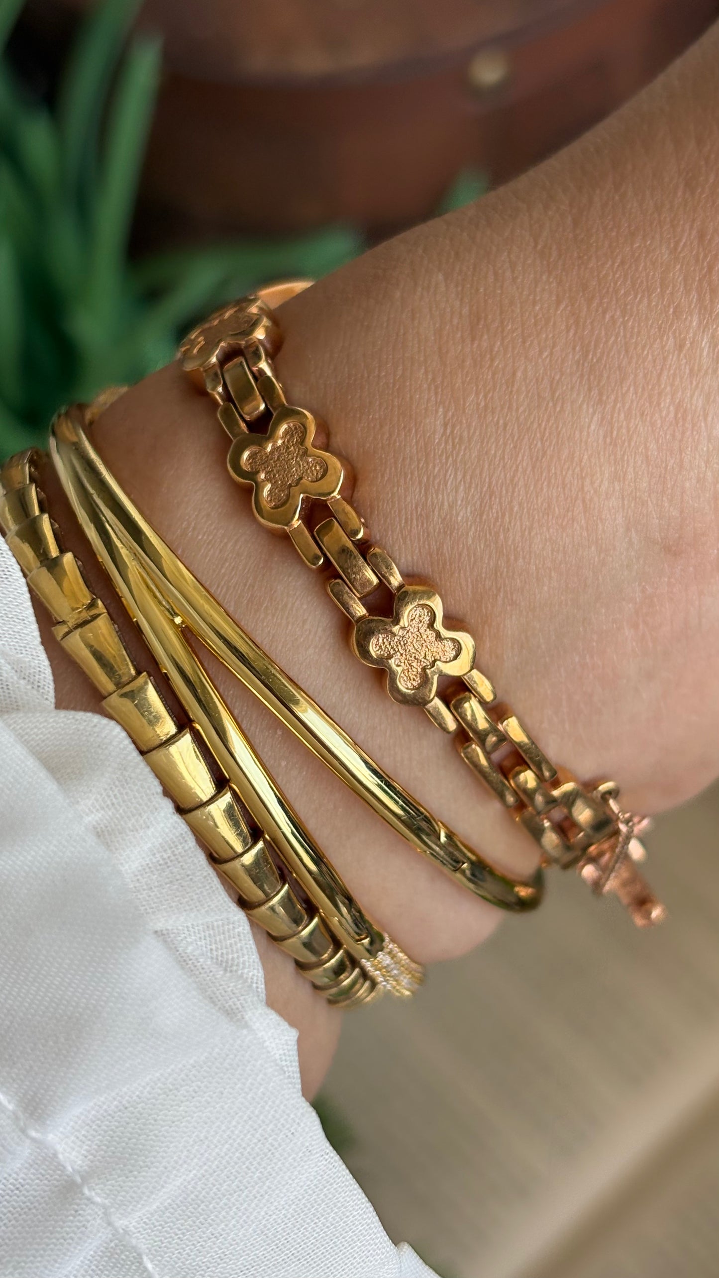 Vintage Marie Claire Watch in Gold Tone Leaf Clover Bracelet
