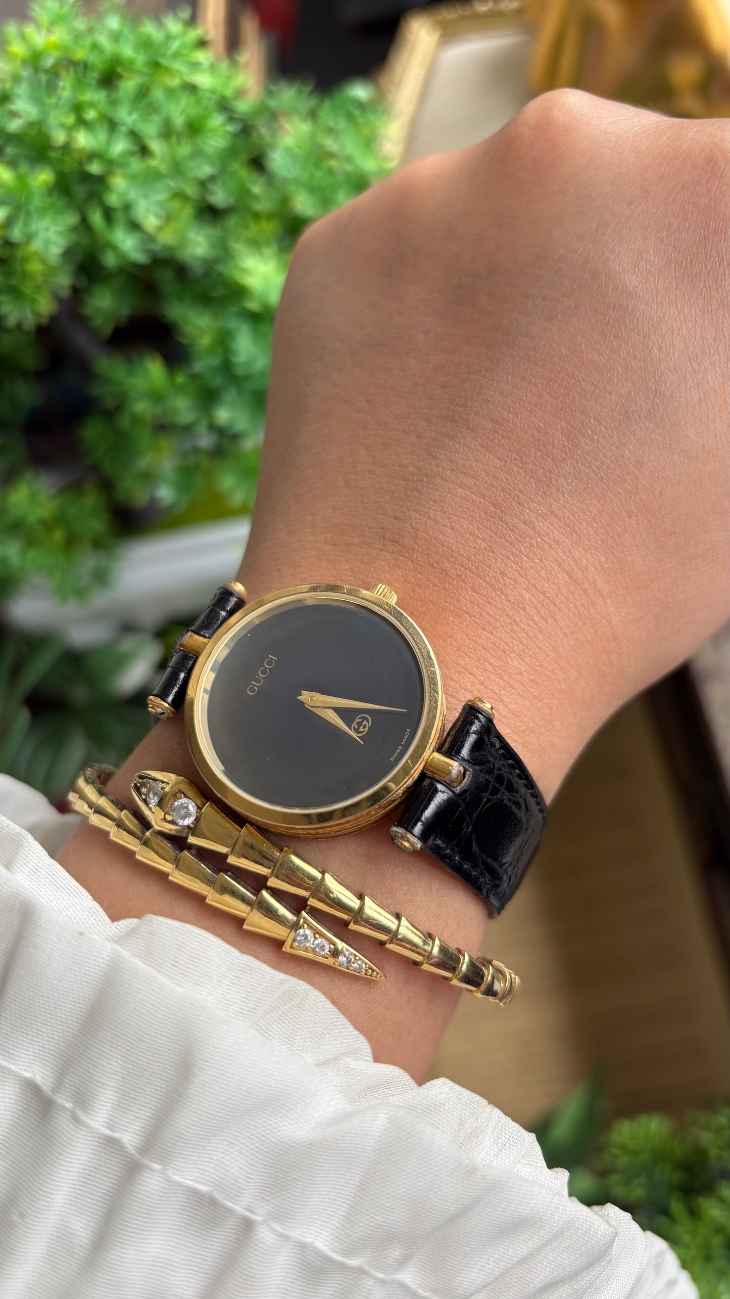 Vintage Gucci Swiss Watch in Black Leather Strap