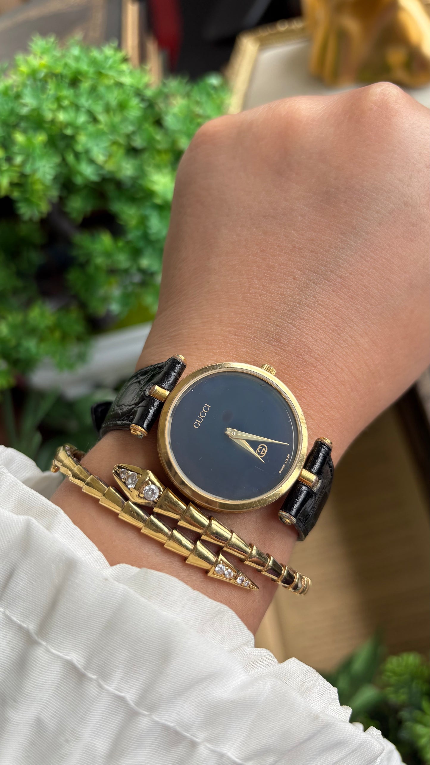 Vintage Gucci Swiss Watch in Black Leather Strap