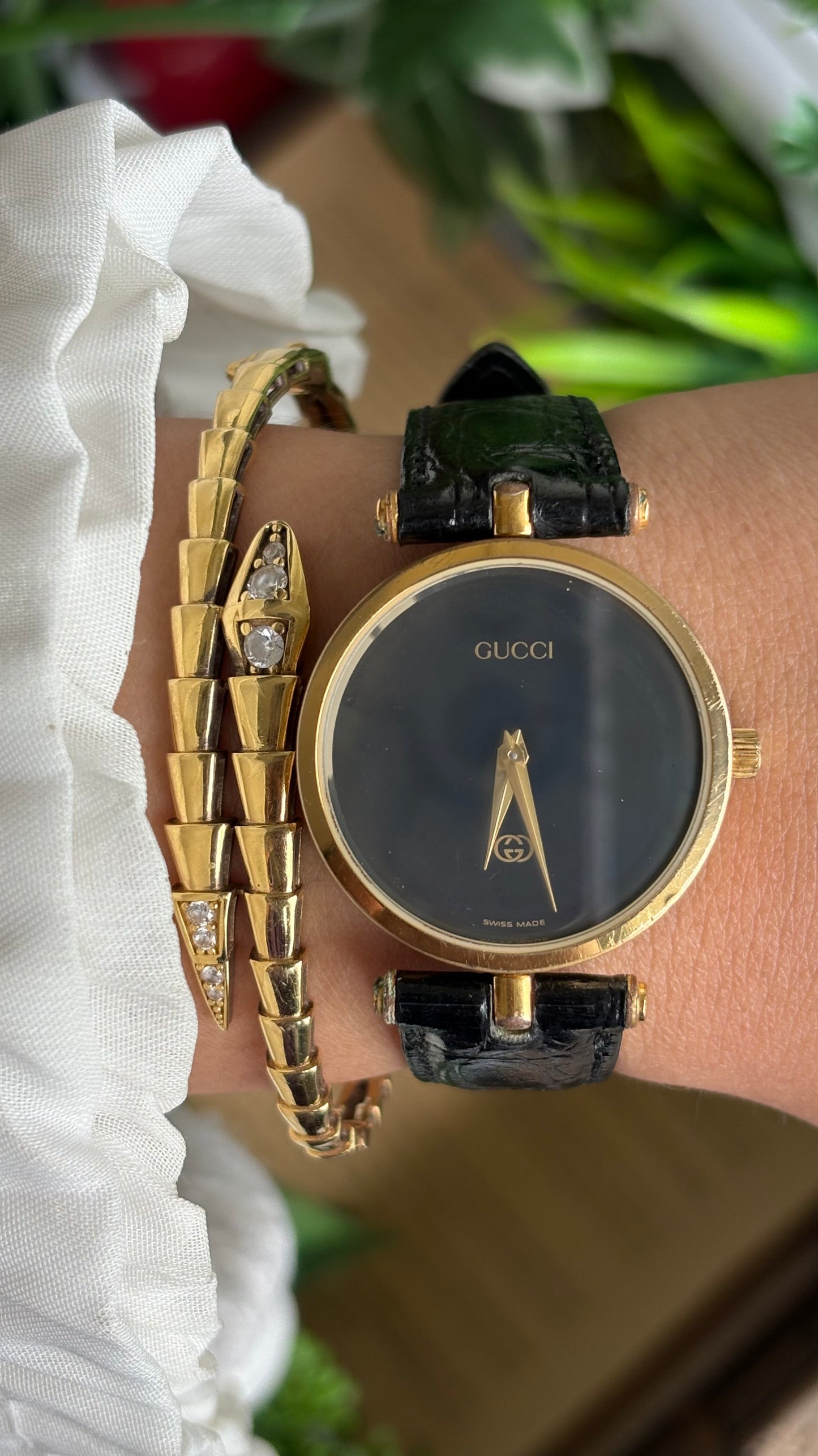 Vintage Gucci Swiss Watch in Black Leather Strap