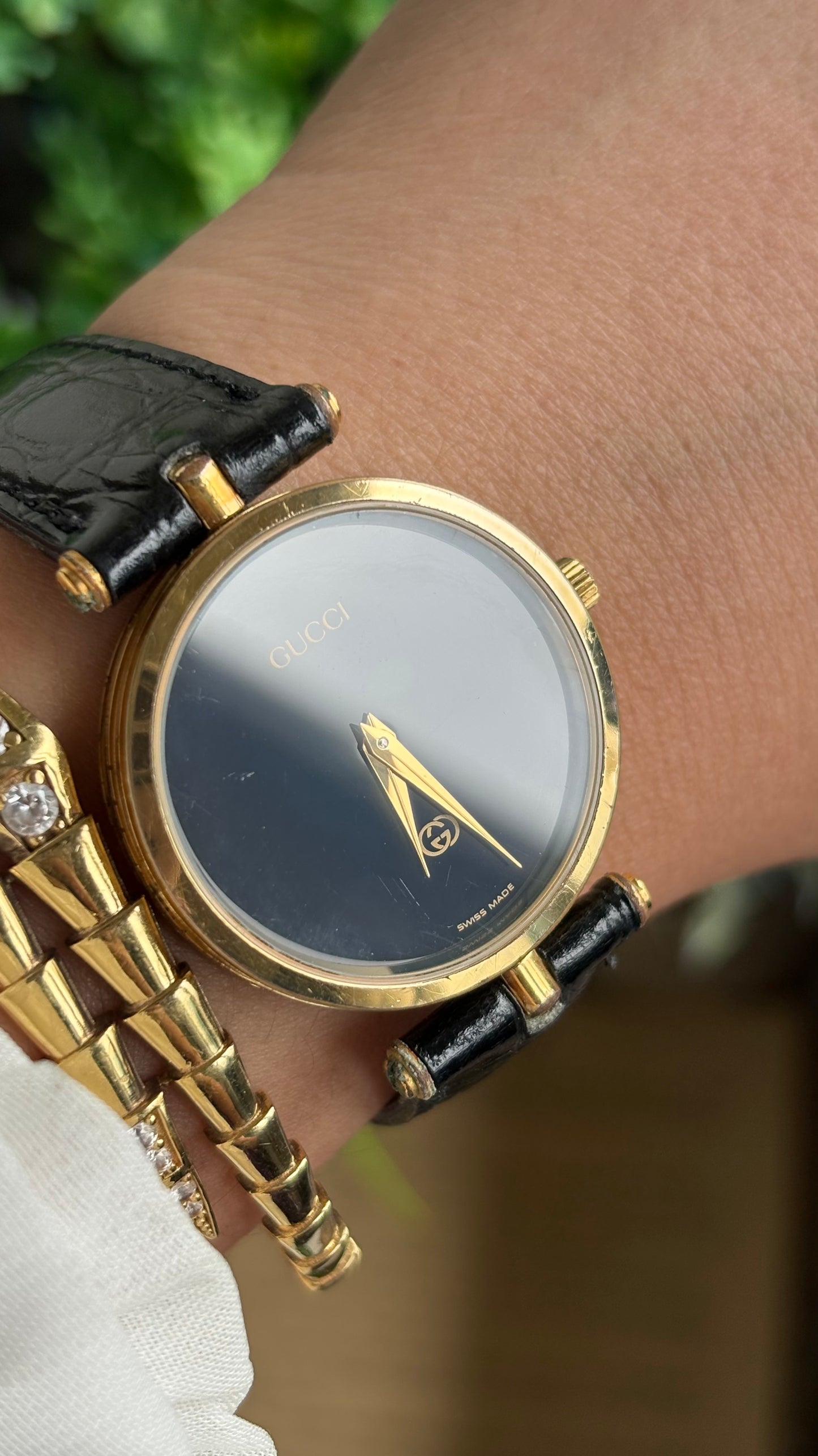 Vintage Gucci Swiss Watch in Black Leather Strap