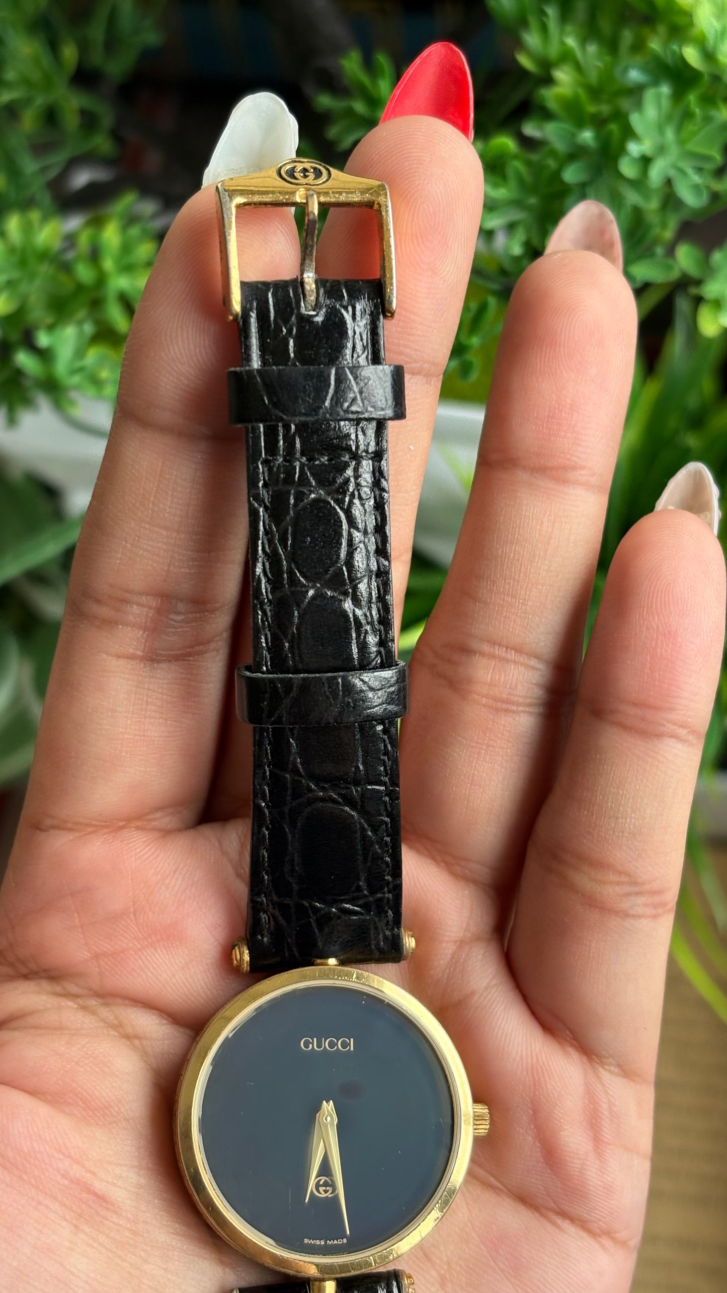 Vintage Gucci Swiss Watch in Black Leather Strap