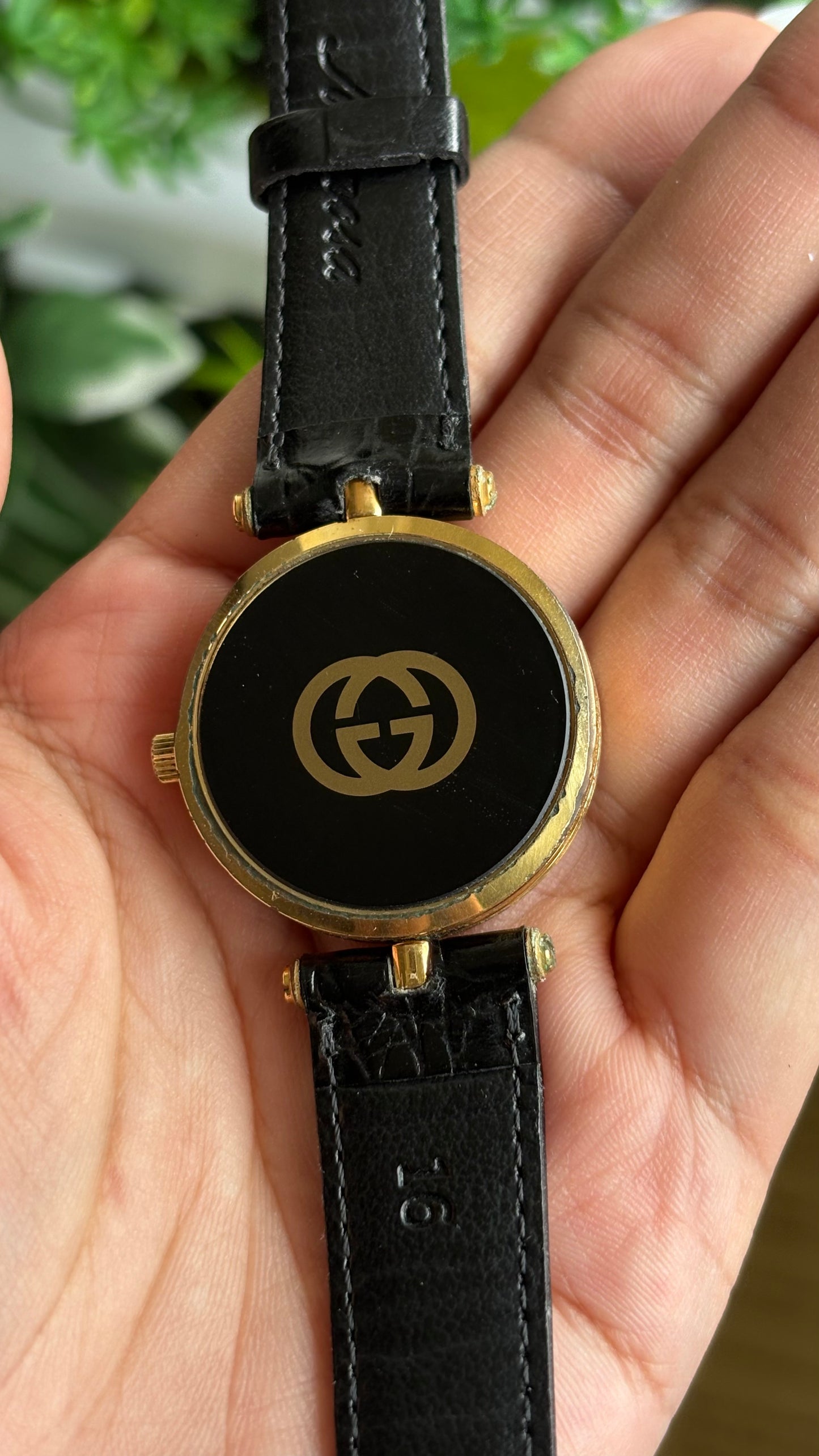 Vintage Gucci Swiss Watch in Black Leather Strap