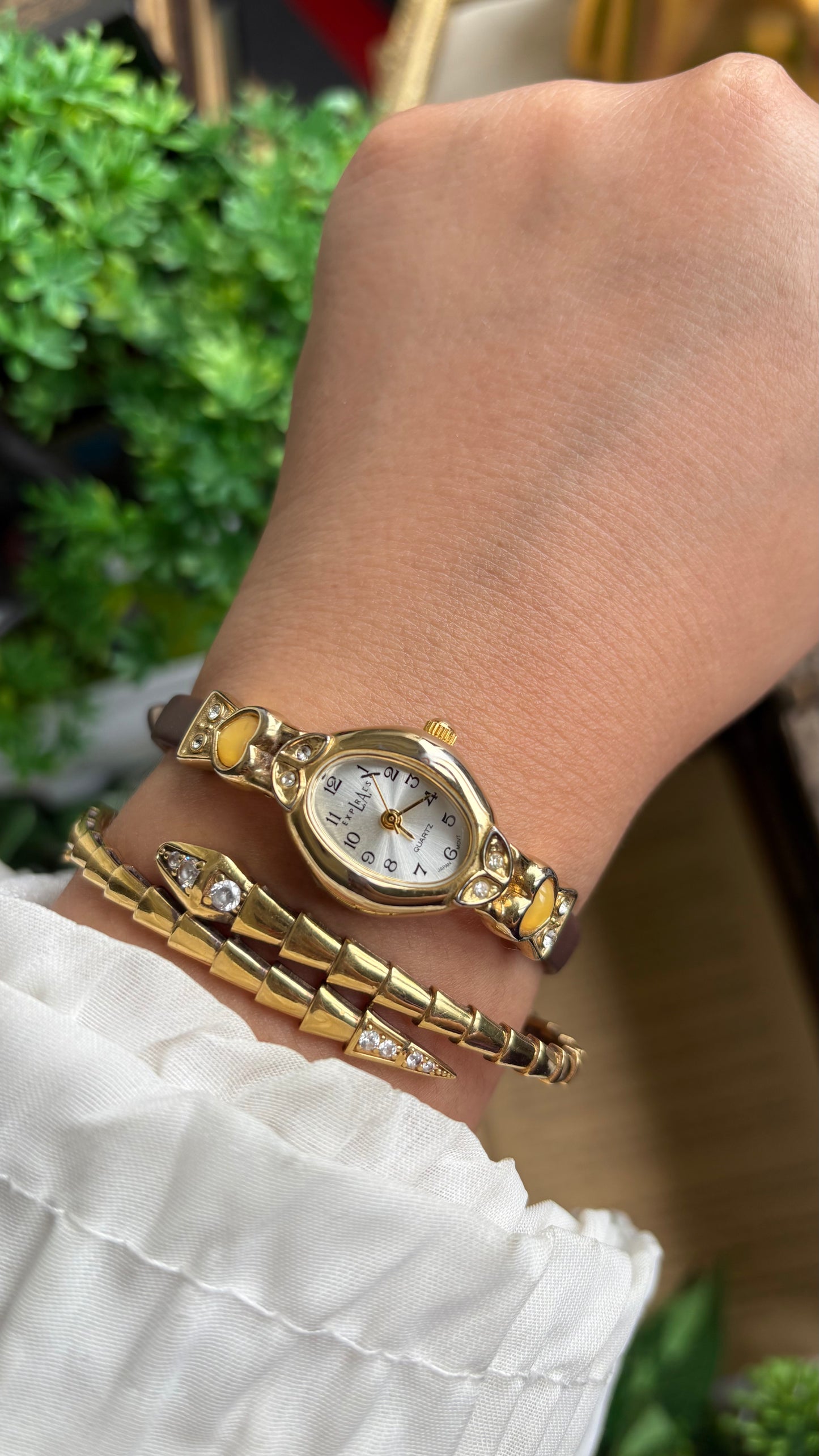 Vintage LA Express Watch in Brown Leather Strap with Yellow Heart Stones