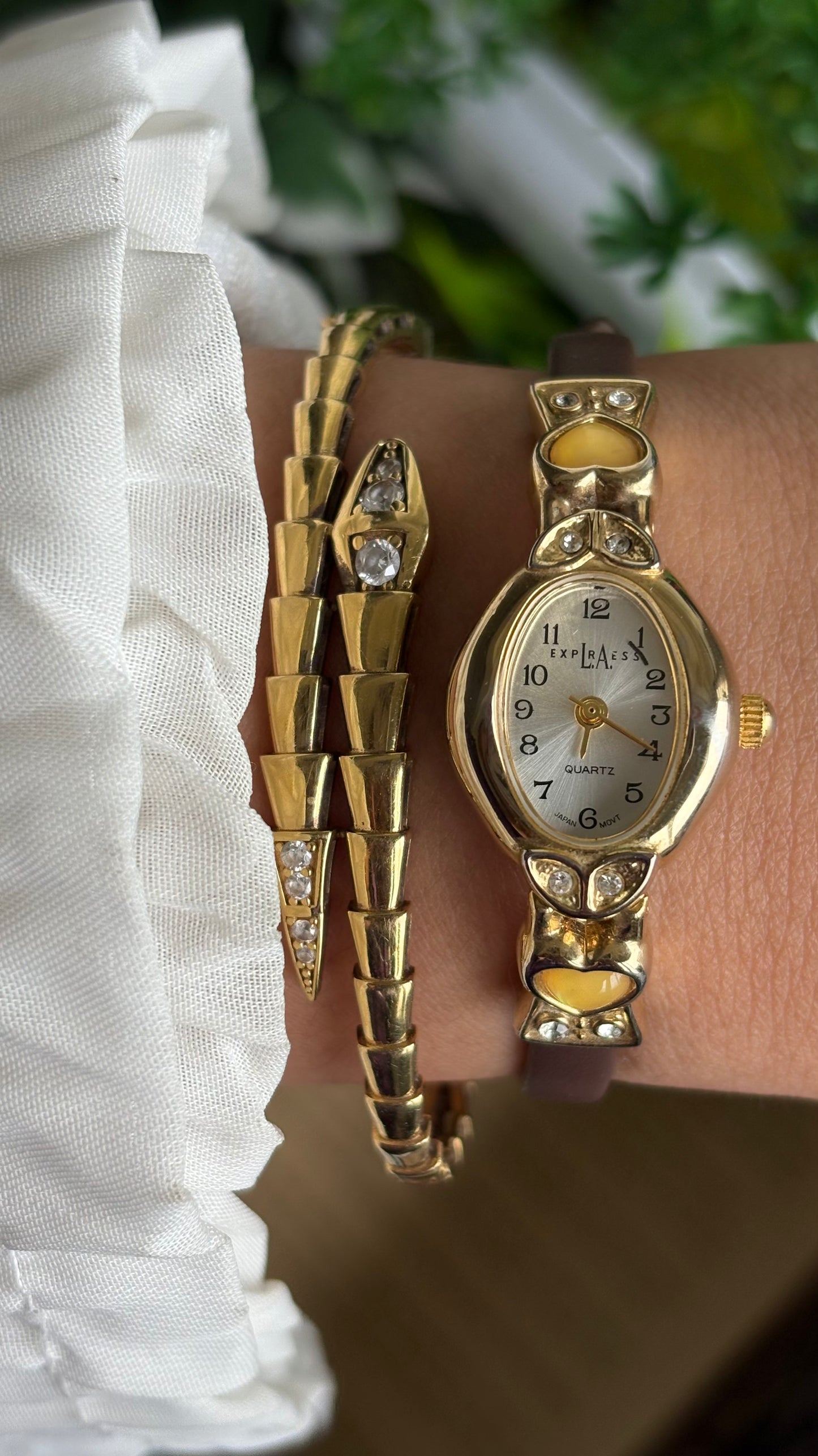 Vintage LA Express Watch in Brown Leather Strap with Yellow Heart Stones
